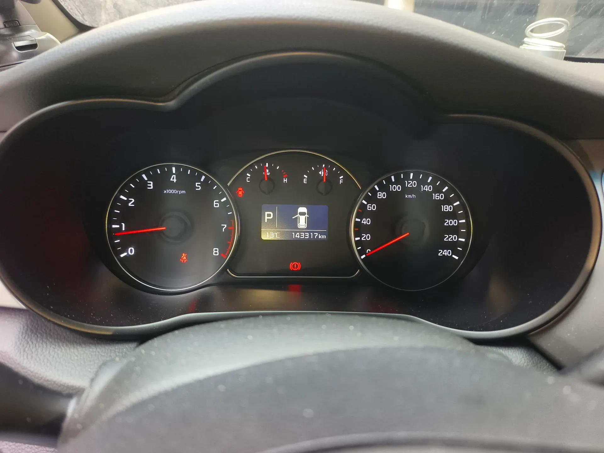 Kia Carens 2013 2.0L 7-Seater Automatic Standard Version China IV Standard — миниатюра 11