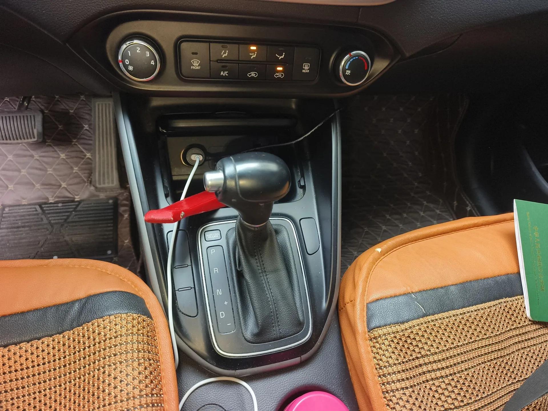 Kia Carens 2013 2.0L 7-Seater Automatic Standard Version China IV Standard — миниатюра 13