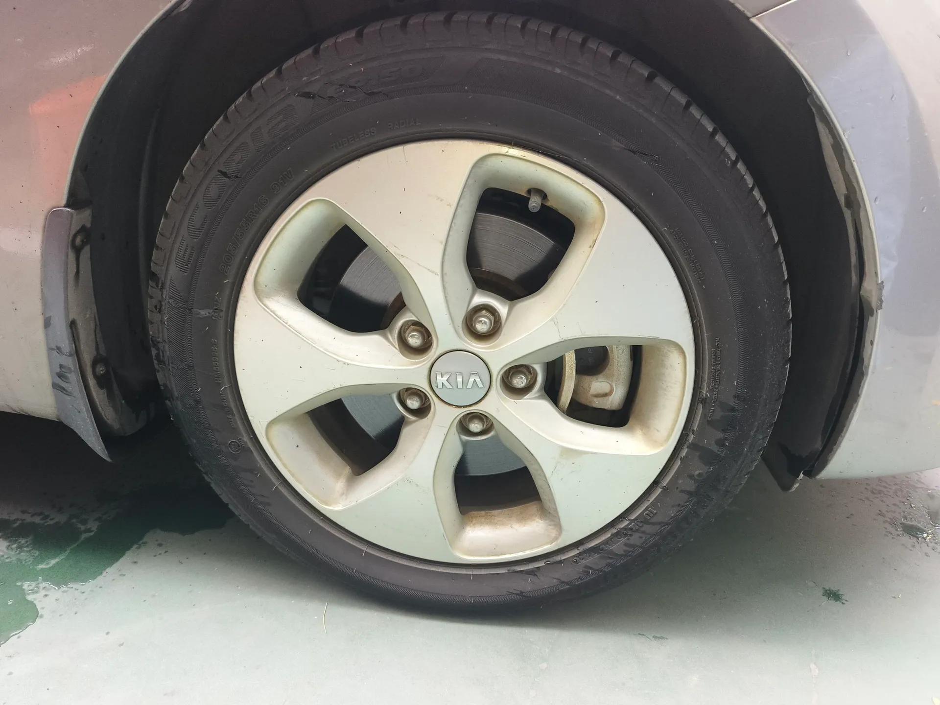 Kia Carens 2013 2.0L 7-Seater Automatic Standard Version China IV Standard — миниатюра 8
