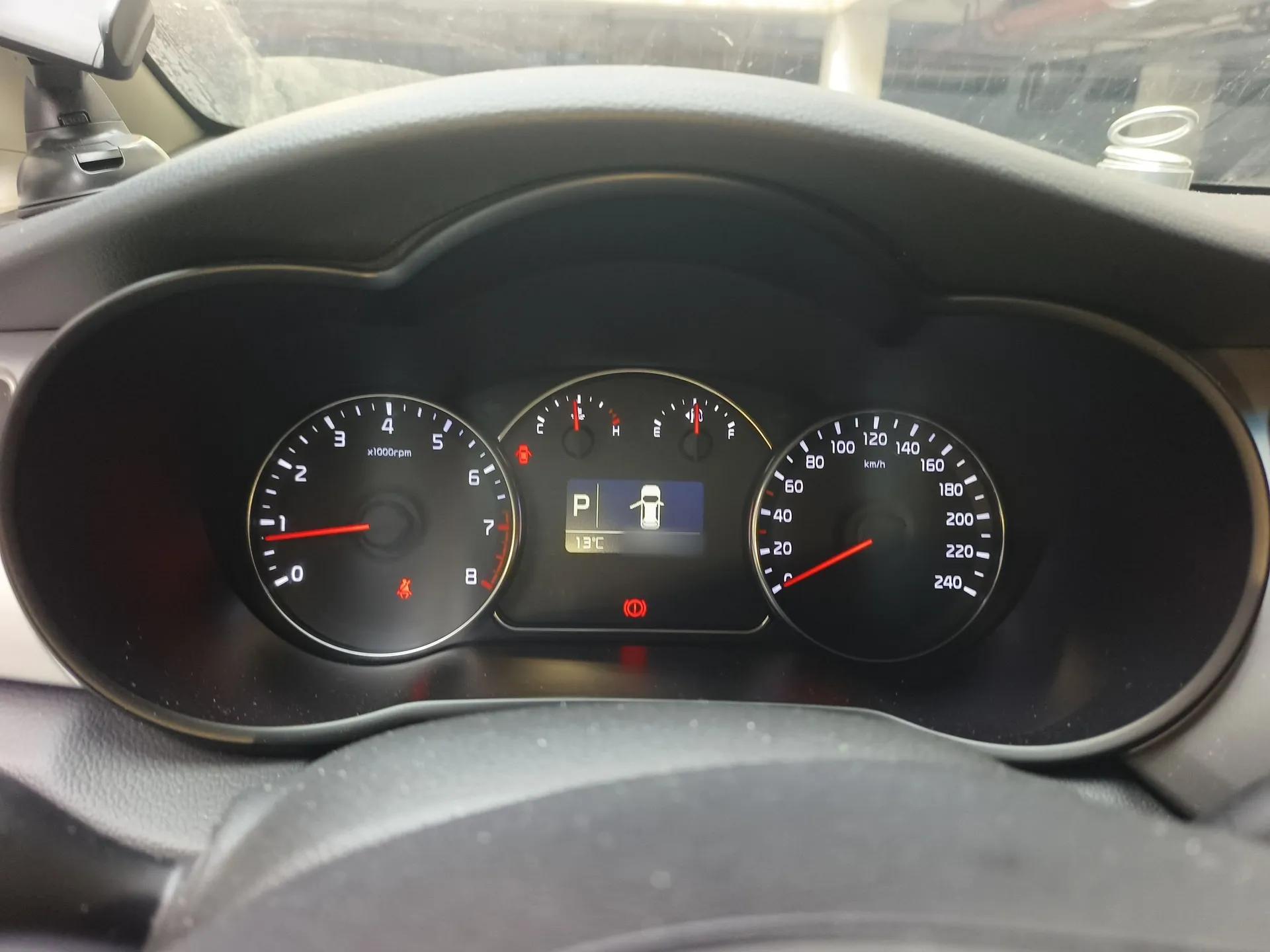 Kia Carens 2013 2.0L 7-Seater Automatic Standard Version China IV Standard — миниатюра 10