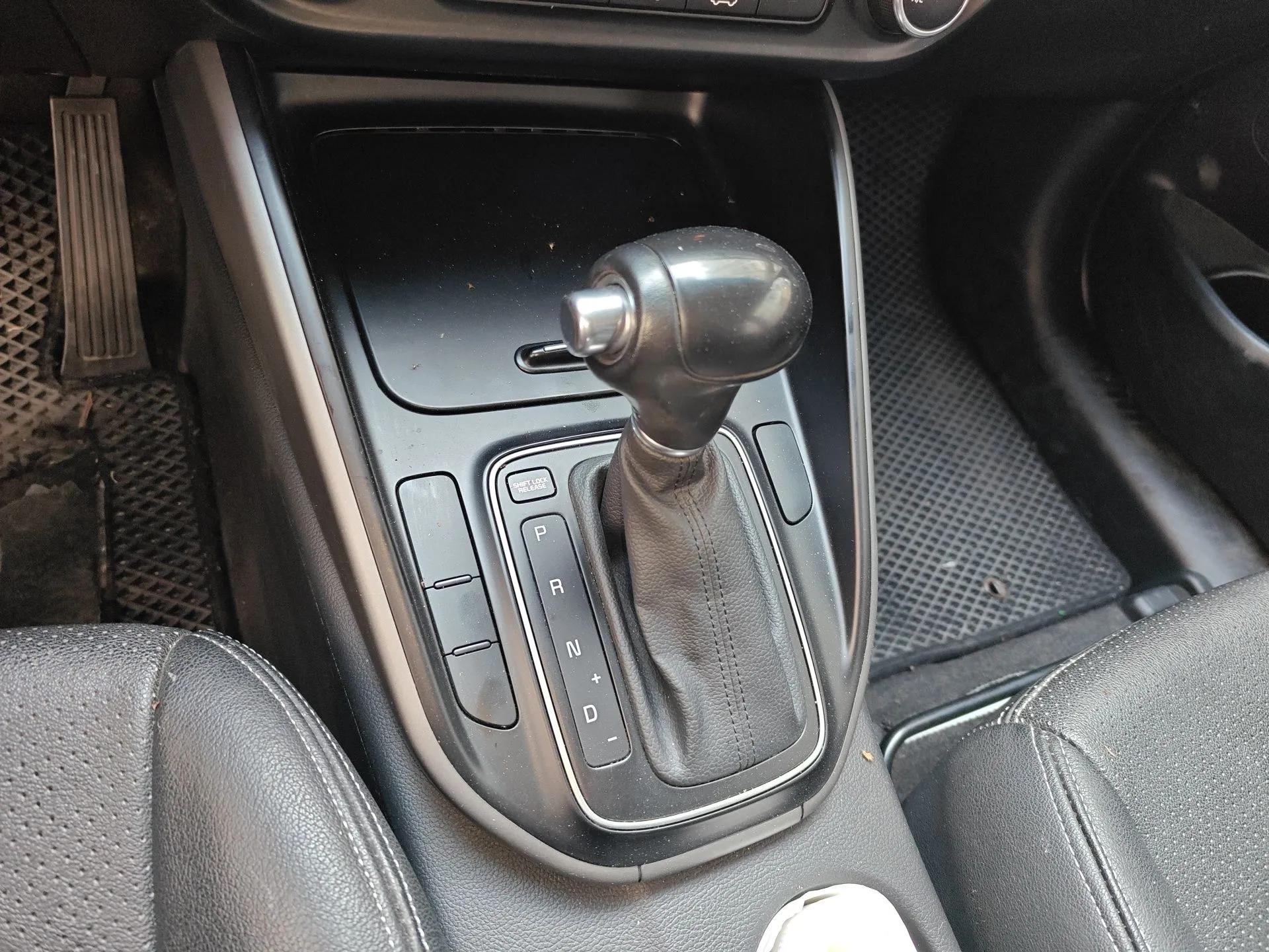 Kia Carens 2013 2.0L 7-Seater Automatic Comfort Edition China V Standard — миниатюра 15