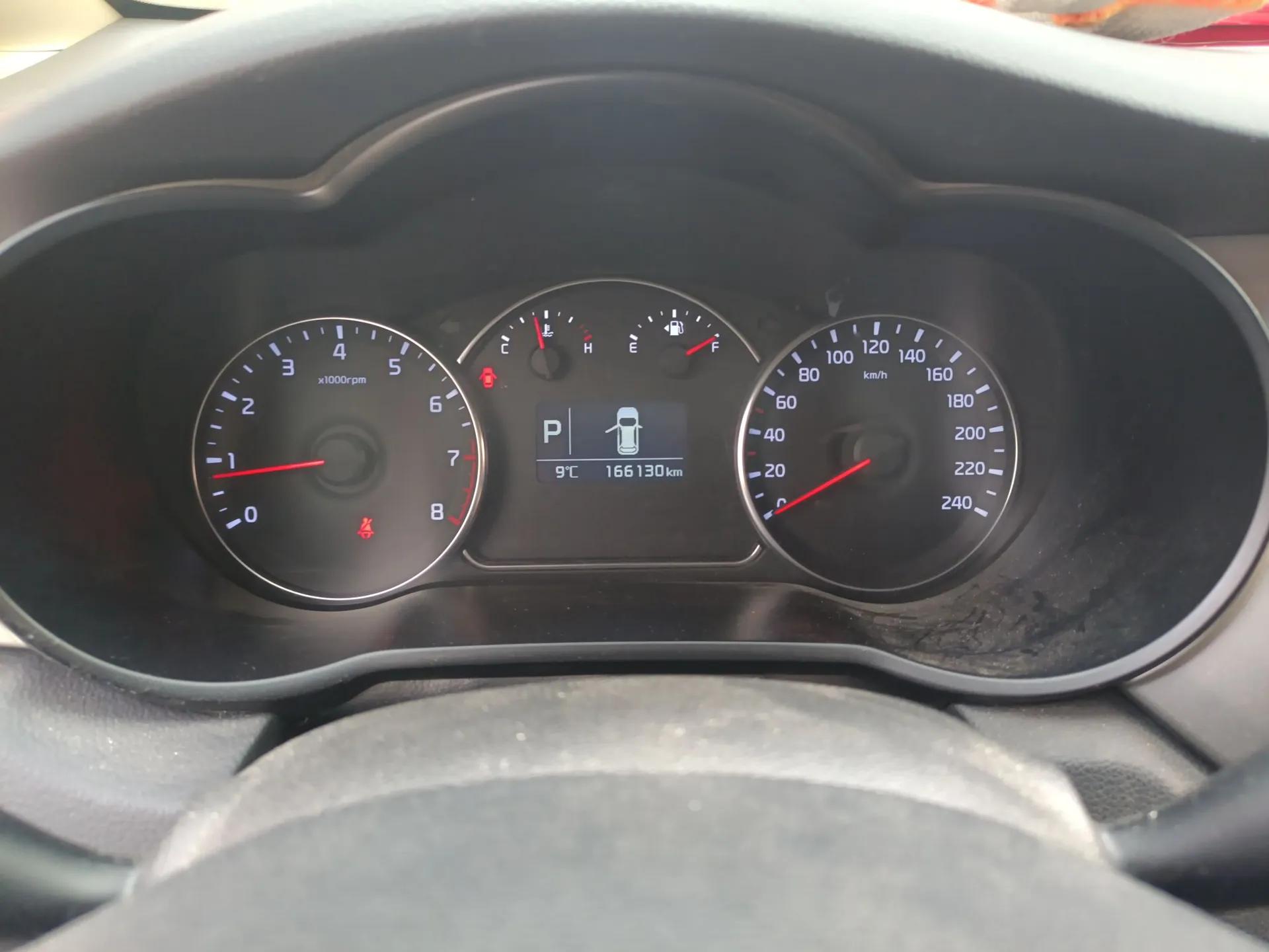 Kia Carens 2013 2.0L 5-Seater Automatic Standard Version China IV Standard — миниатюра 12