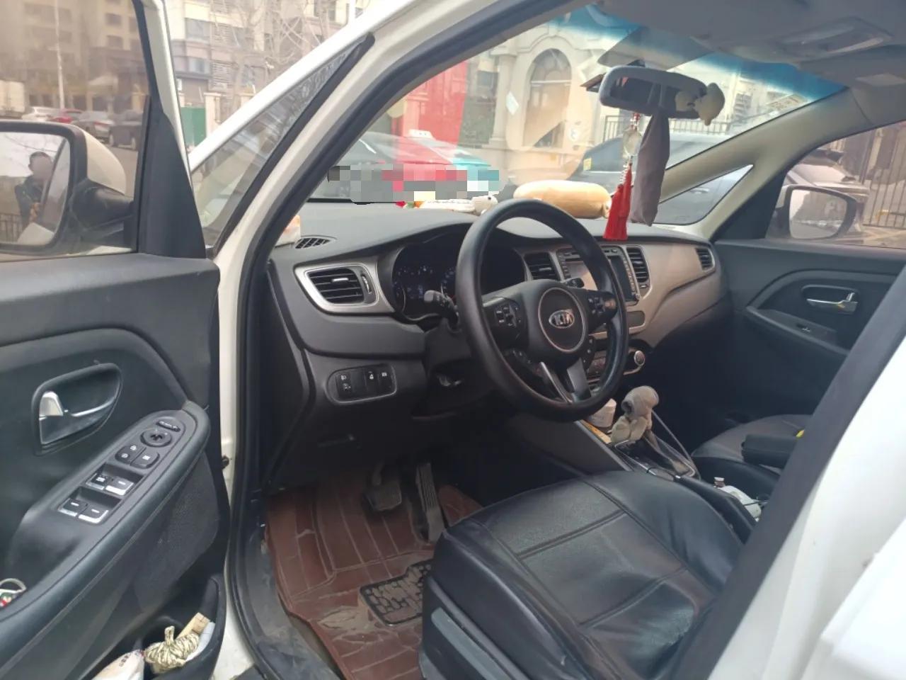Kia Carens 2013 2.0L 5-Seater Automatic Standard Version China IV Standard — миниатюра 17