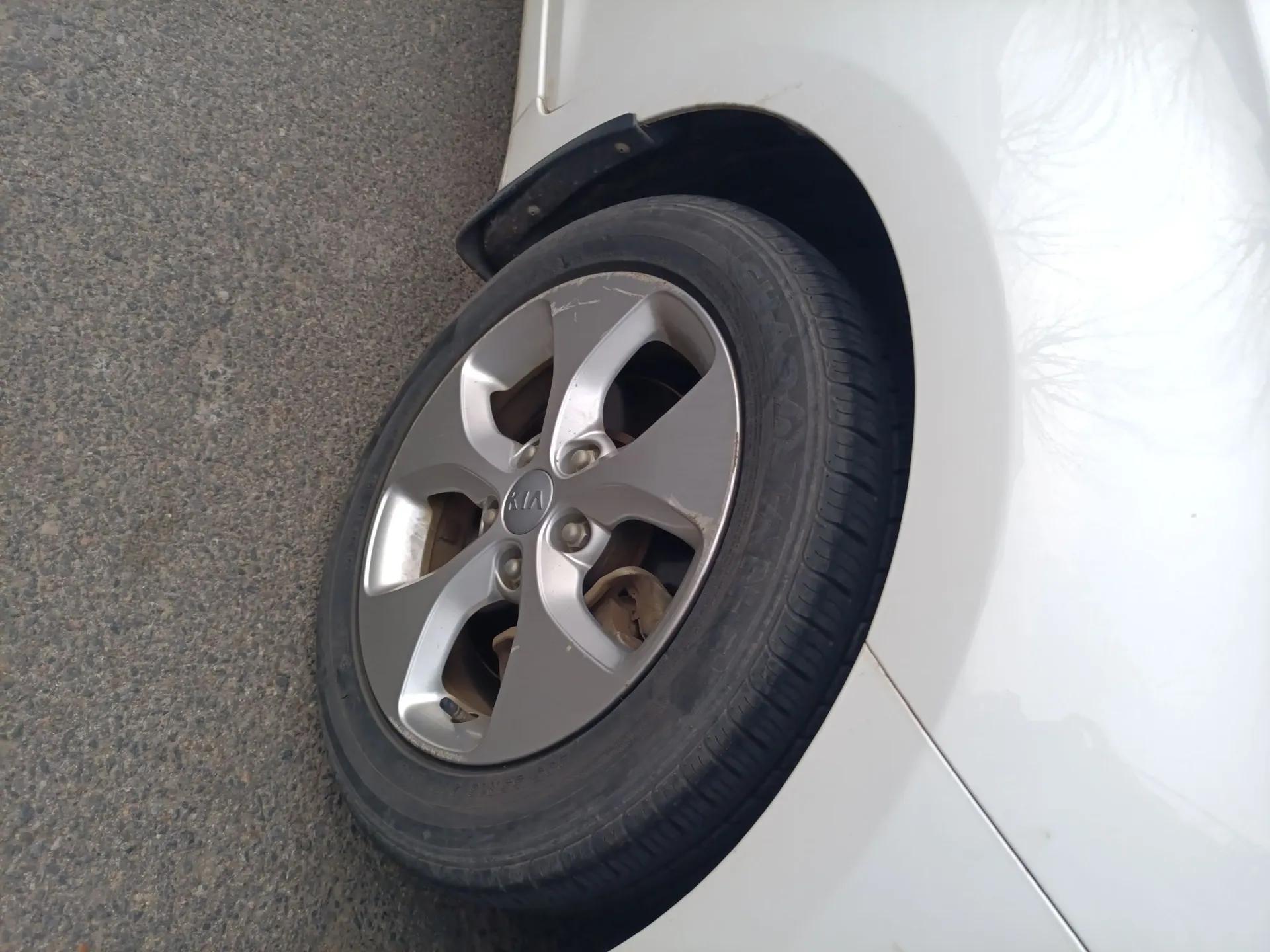 Kia Carens 2013 2.0L 5-Seater Automatic Standard Version China IV Standard — миниатюра 8