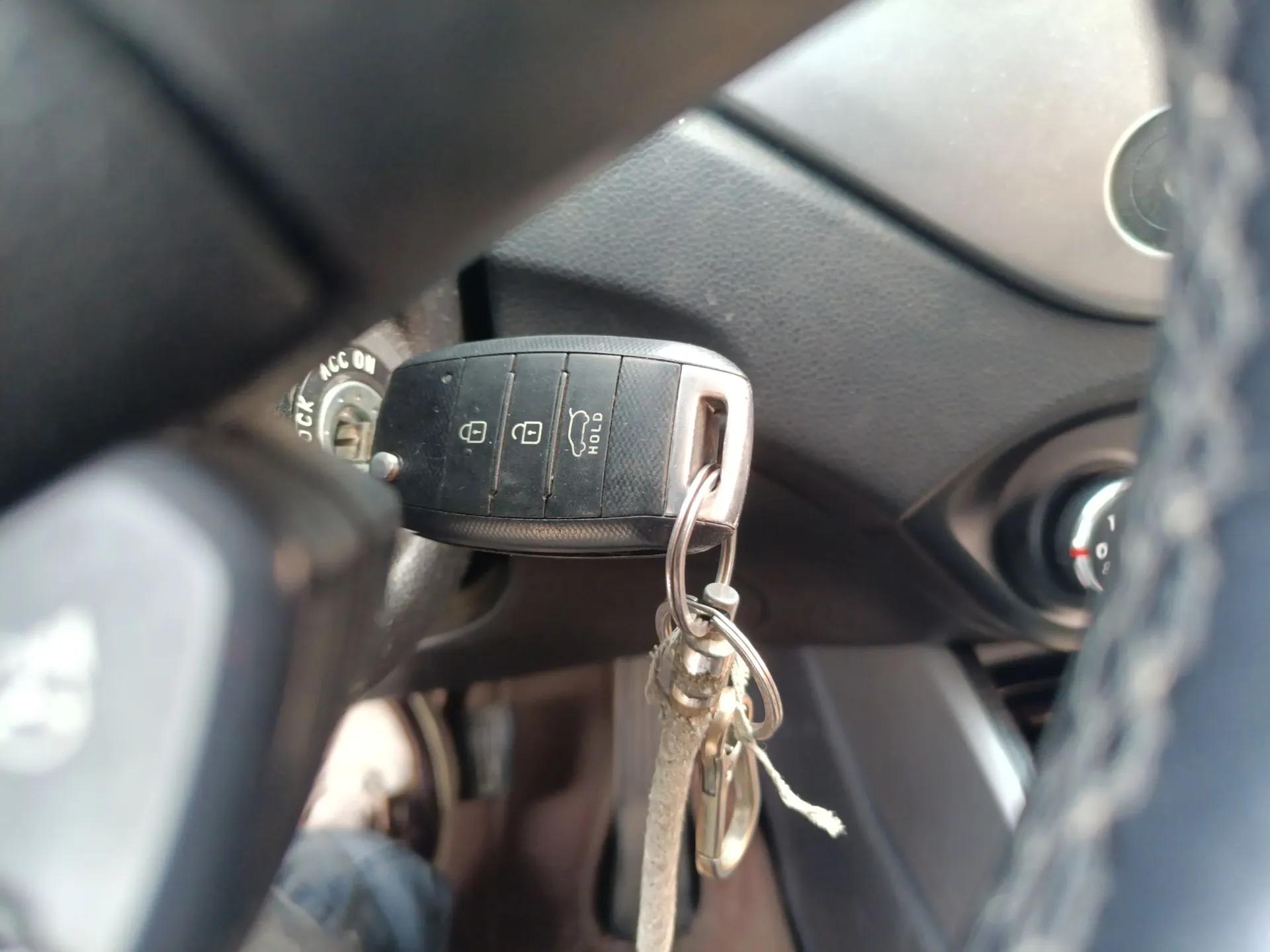Kia Carens 2013 2.0L 5-Seater Automatic Standard Version China IV Standard — миниатюра 9