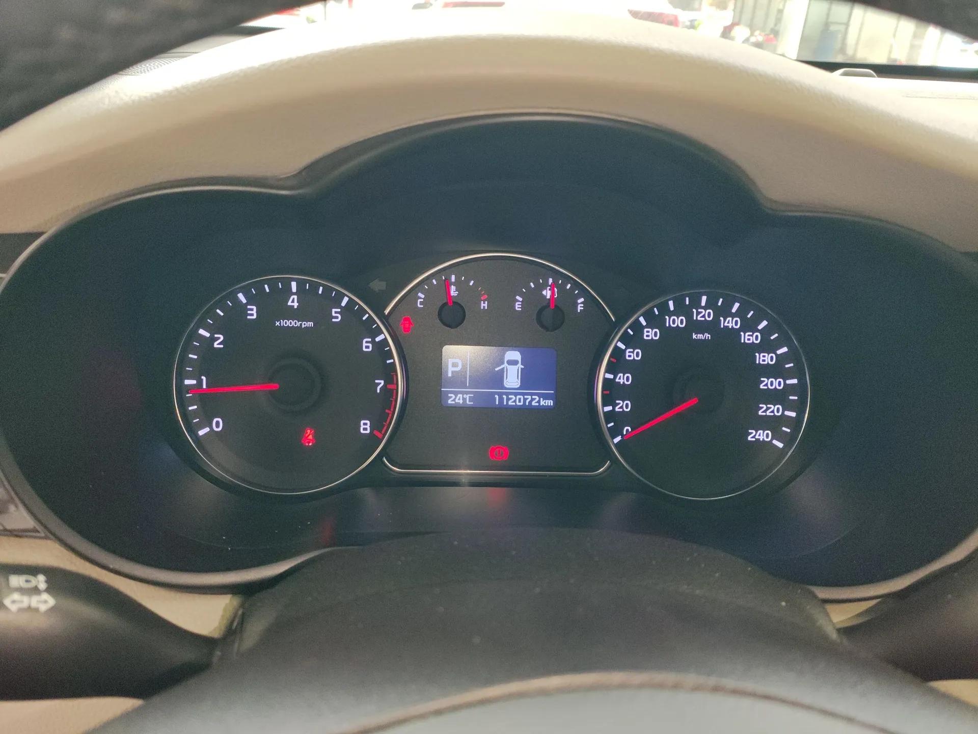 Kia Carens 2013 2.0L 7-Seater Automatic Comfort Edition China IV Standard — миниатюра 14