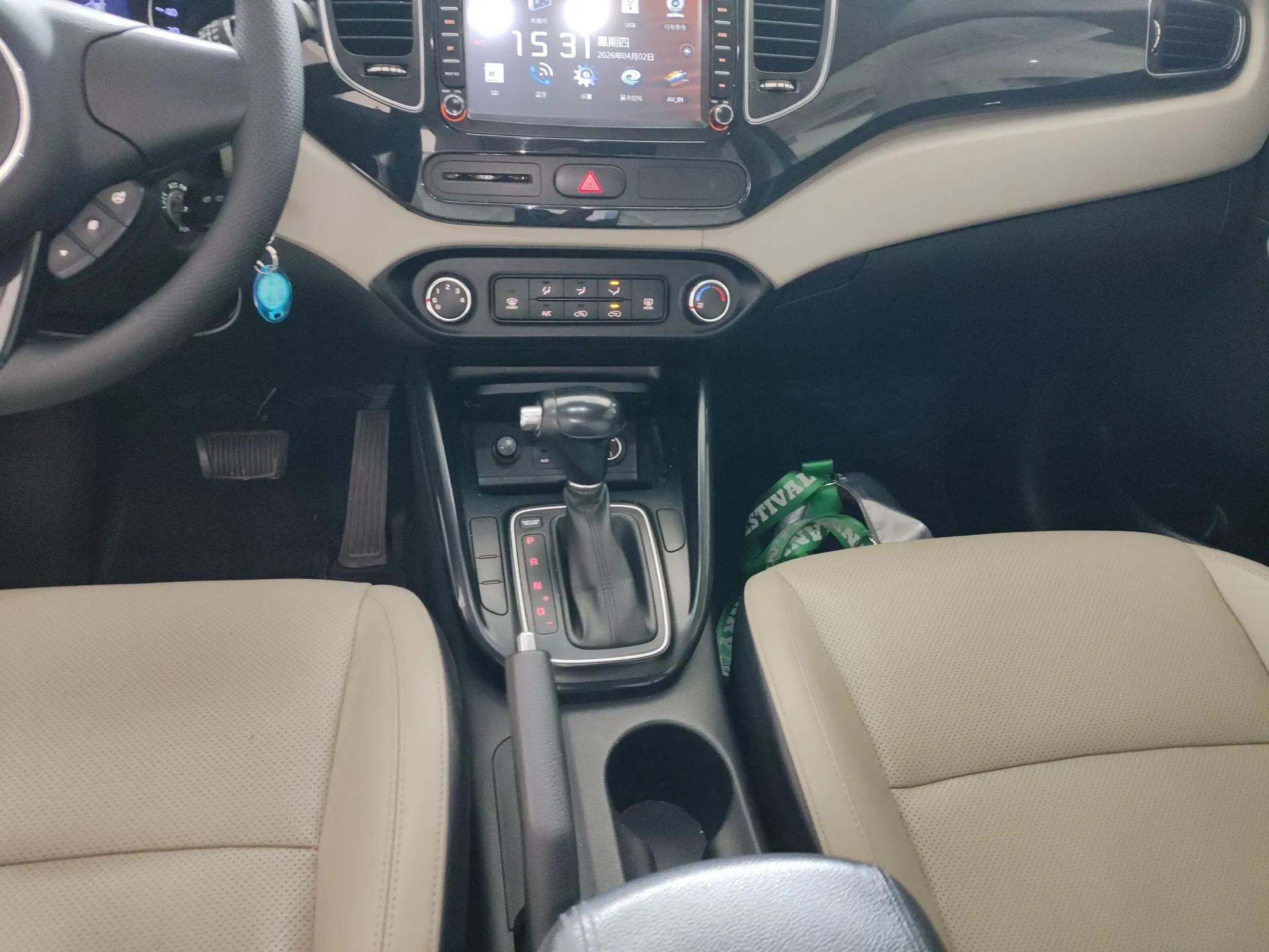 Kia Carens 2013 2.0L 7-Seater Automatic Comfort Edition China IV Standard — миниатюра 16