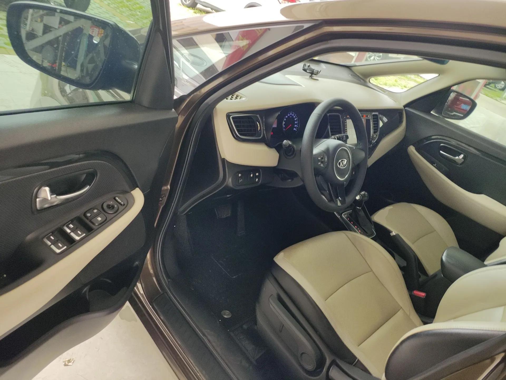 Kia Carens 2013 2.0L 7-Seater Automatic Comfort Edition China IV Standard — миниатюра 18