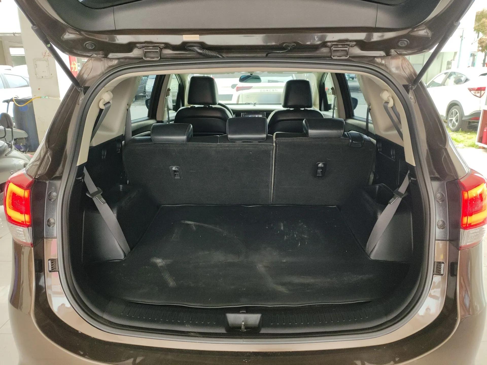 Kia Carens 2013 2.0L 7-Seater Automatic Comfort Edition China IV Standard — миниатюра 21