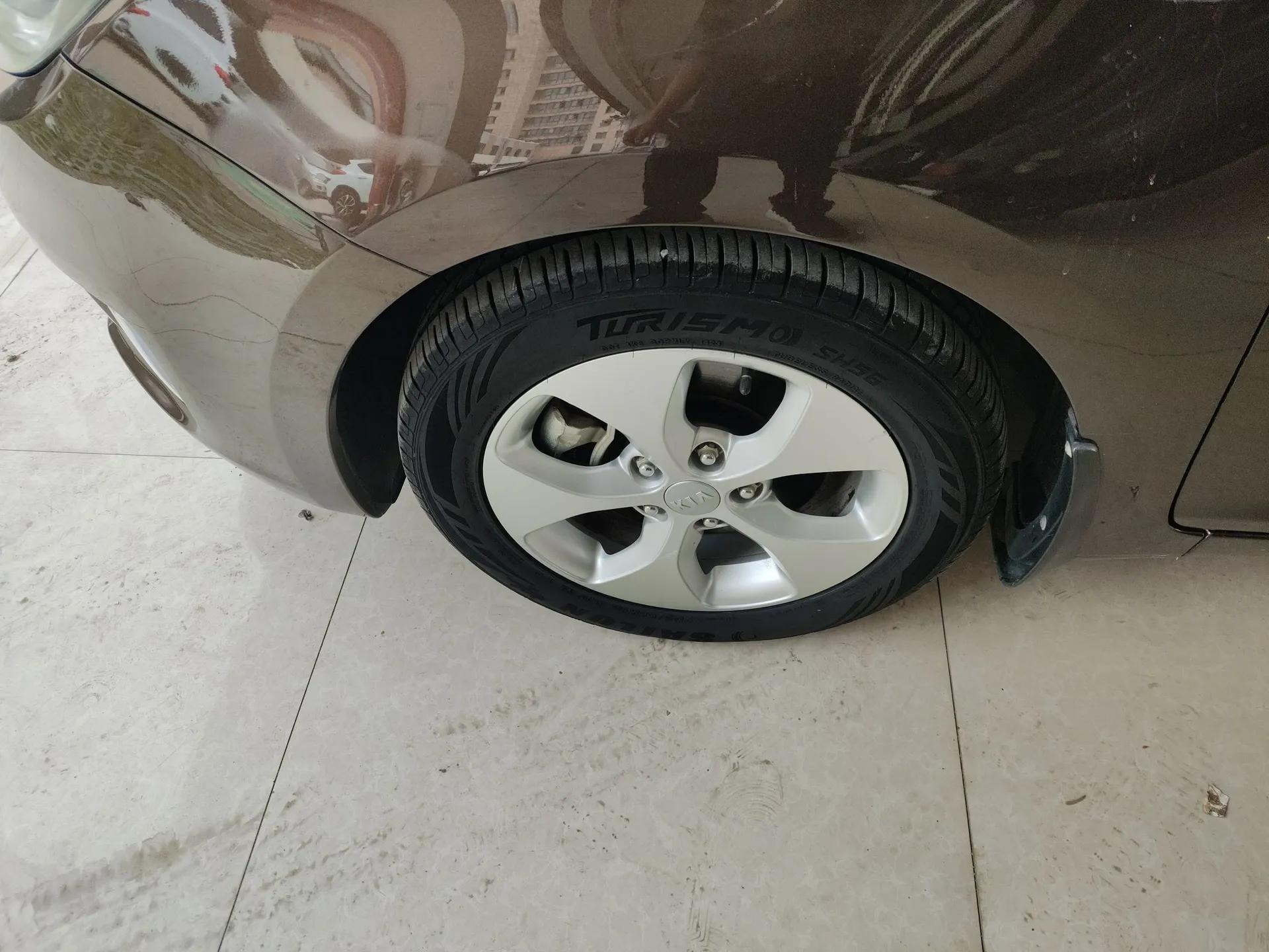 Kia Carens 2013 2.0L 7-Seater Automatic Comfort Edition China IV Standard — миниатюра 9