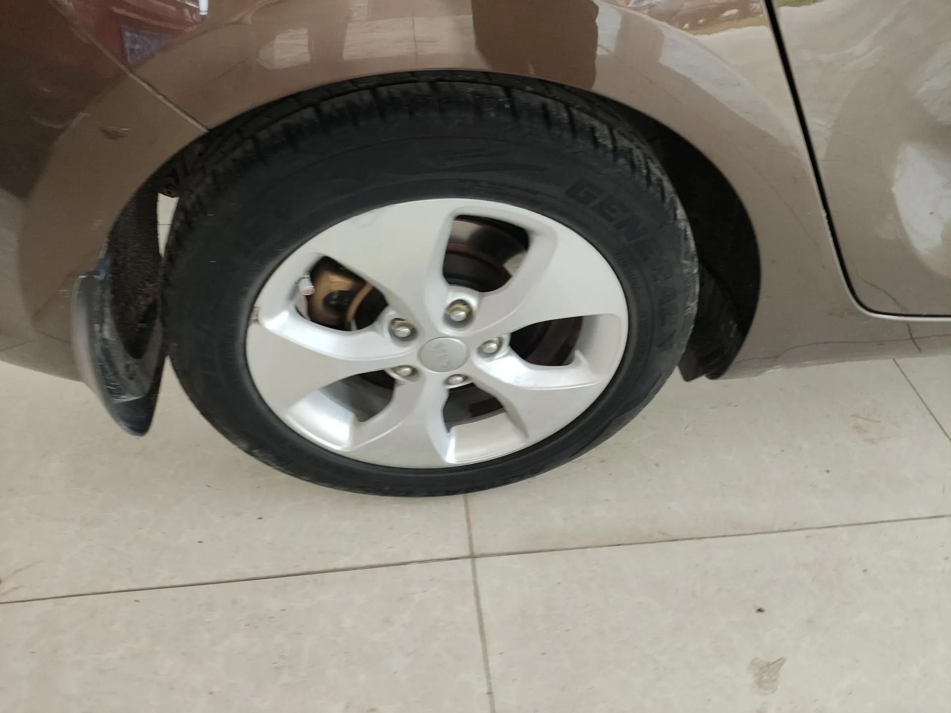 Kia Carens 2013 2.0L 7-Seater Automatic Comfort Edition China IV Standard — миниатюра 10