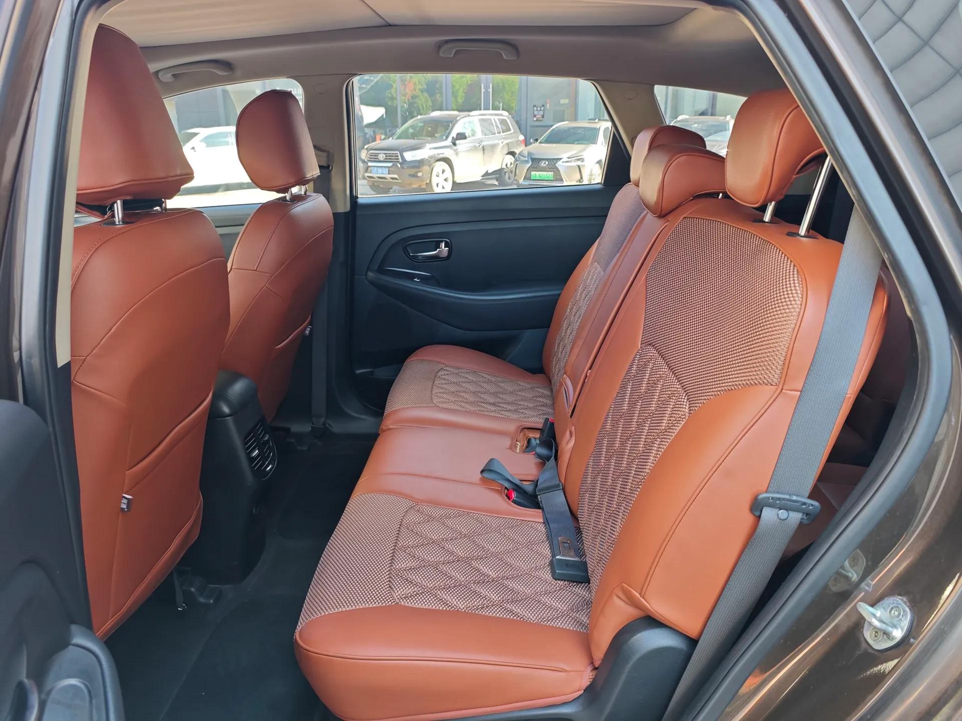 Kia Carens 2013 2.0L 7-Seater Automatic Standard Version China V Standard — миниатюра 17