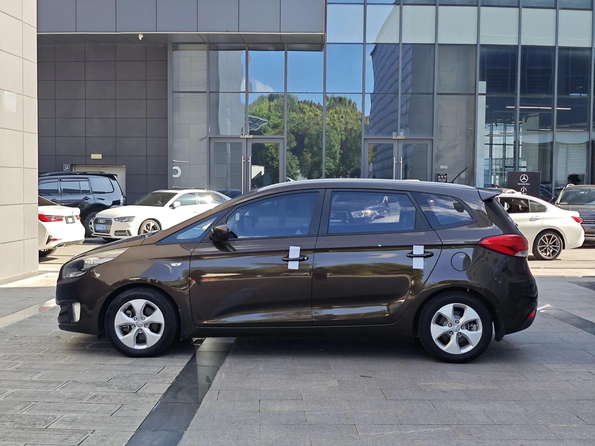 Kia Carens 2013 2.0L 7-Seater Automatic Standard Version China V Standard — миниатюра 5