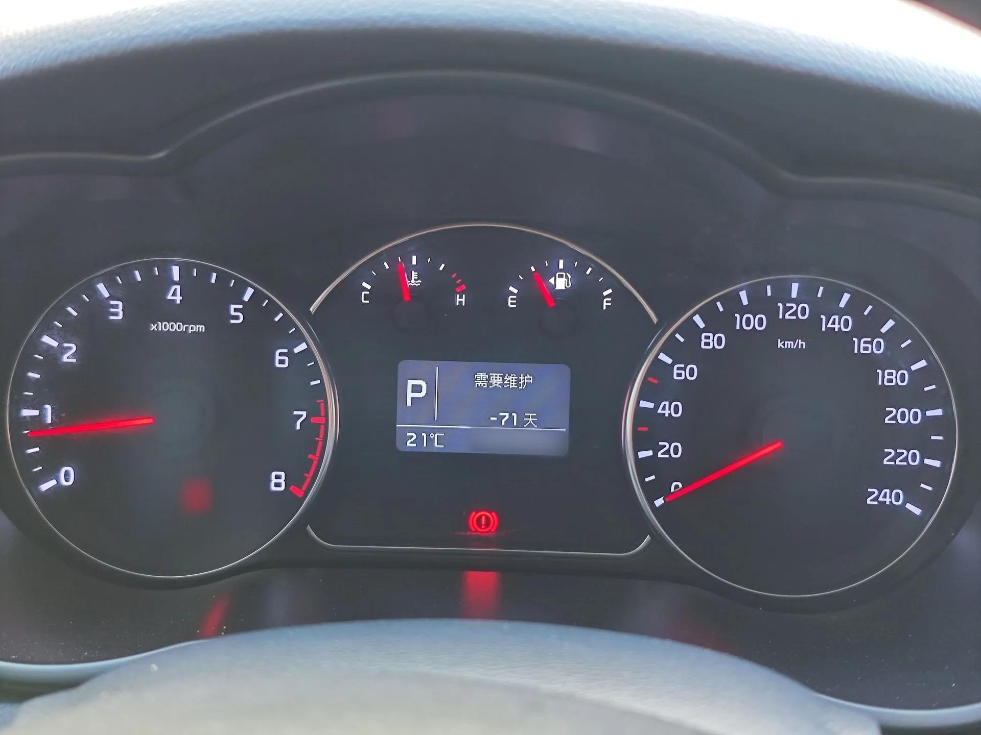 Kia Carens 2013 2.0L 7-Seater Automatic Standard Version China V Standard — миниатюра 8