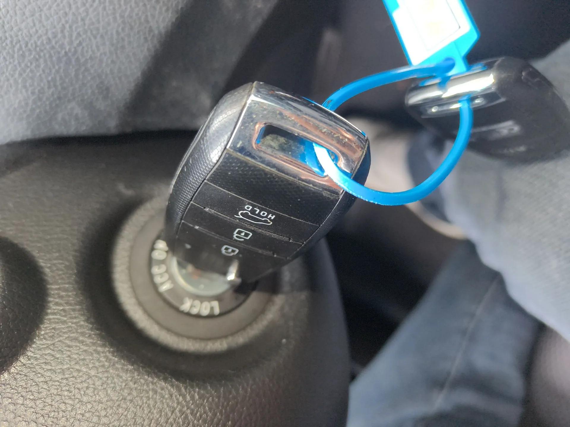 Kia Carens 2013 2.0L 5-Seater Automatic Standard Version China V Standard — миниатюра 12