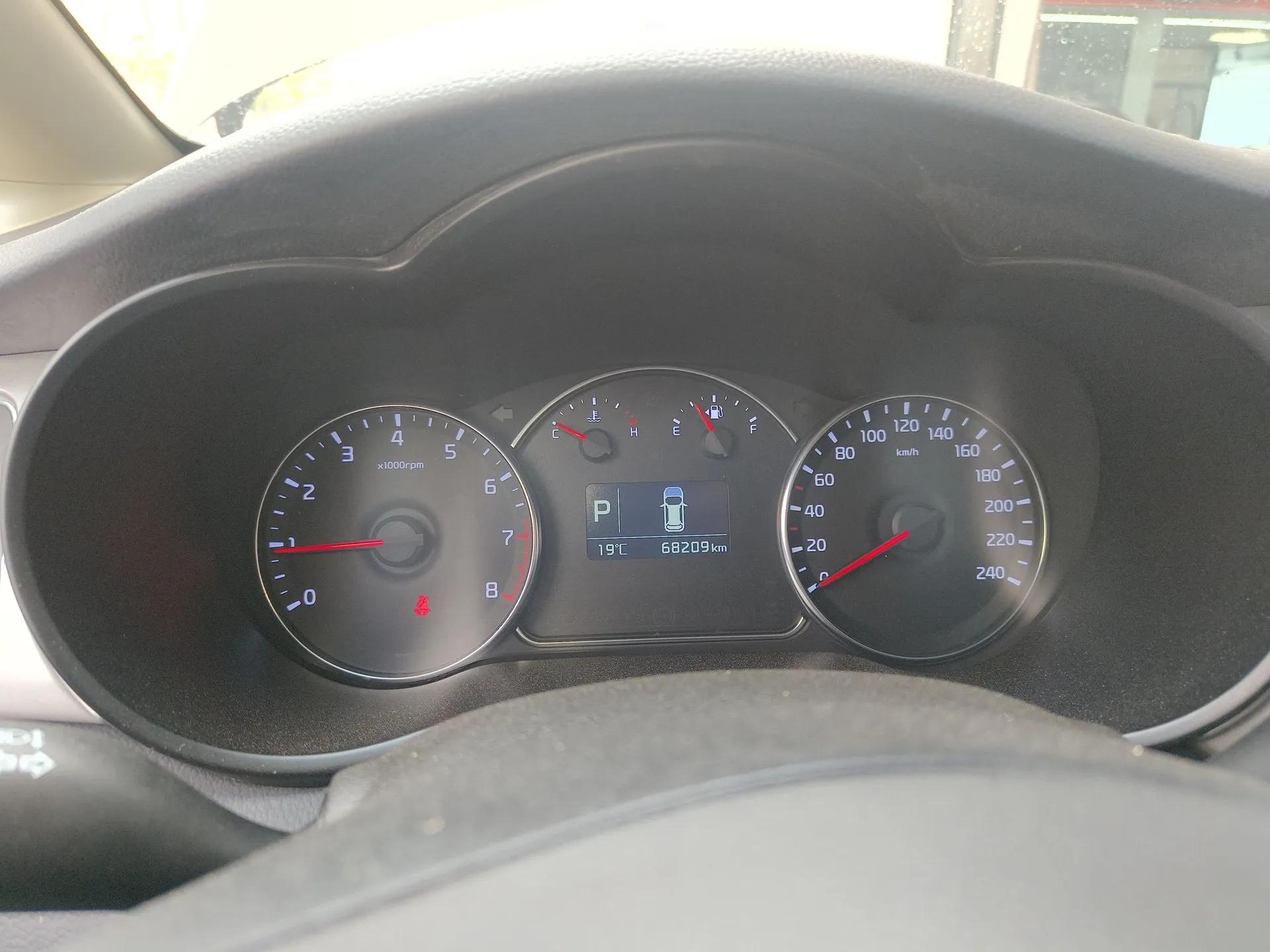 Kia Carens 2013 2.0L 5-Seater Automatic Standard Version China V Standard — миниатюра 15