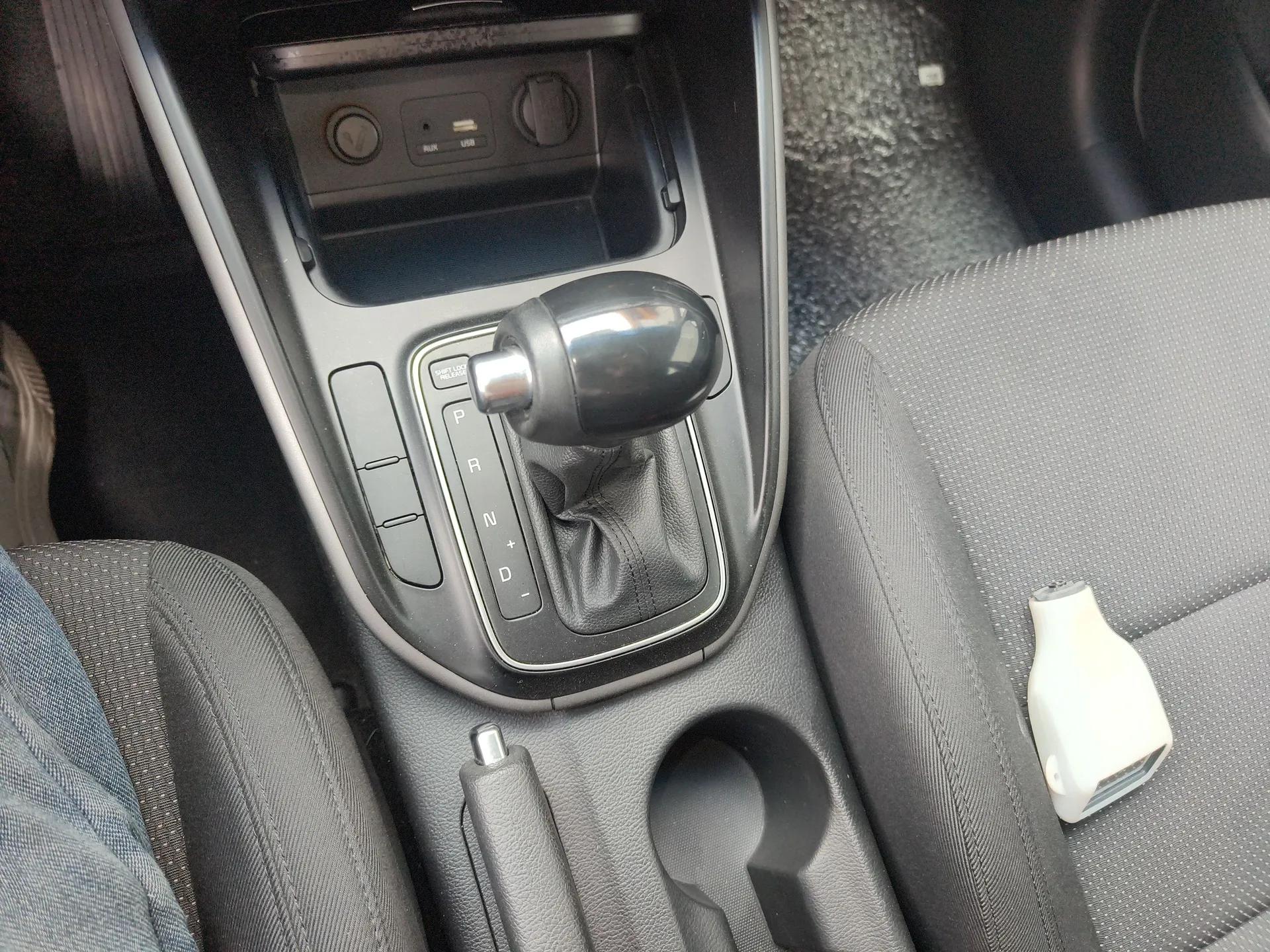 Kia Carens 2013 2.0L 5-Seater Automatic Standard Version China V Standard — миниатюра 17