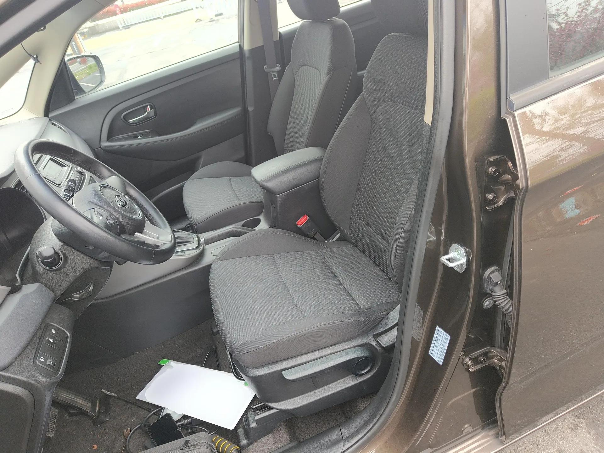 Kia Carens 2013 2.0L 5-Seater Automatic Standard Version China V Standard — миниатюра 18