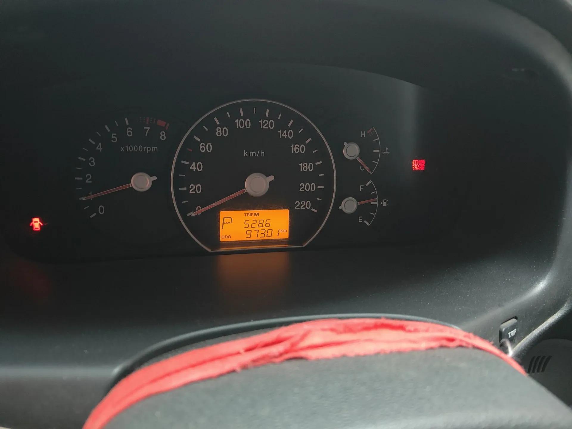Kia Carens 2011 2.0L 7-Seater Automatic Standard Edition — миниатюра 12