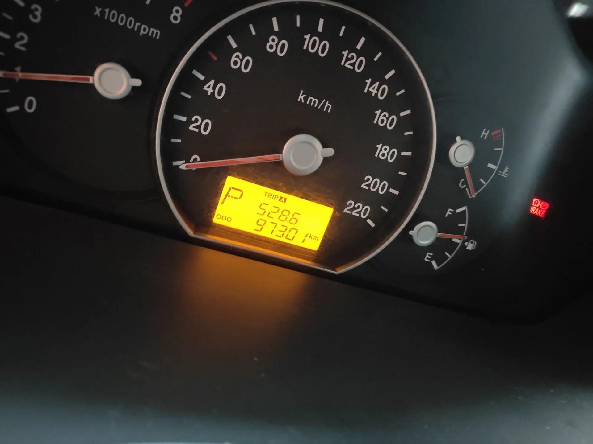 Kia Carens 2011 2.0L 7-Seater Automatic Standard Edition — миниатюра 13