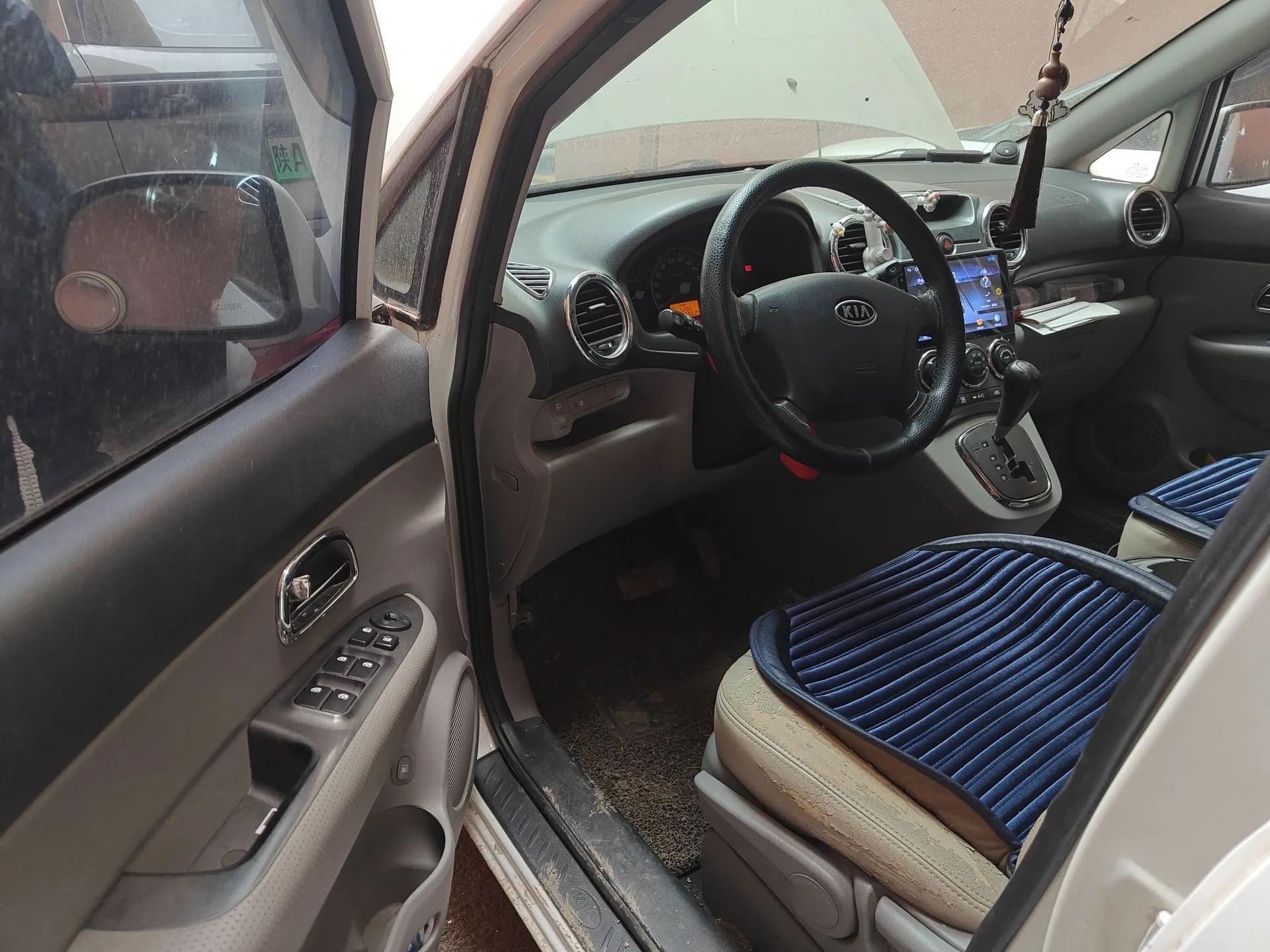 Kia Carens 2011 2.0L 7-Seater Automatic Standard Edition — миниатюра 17