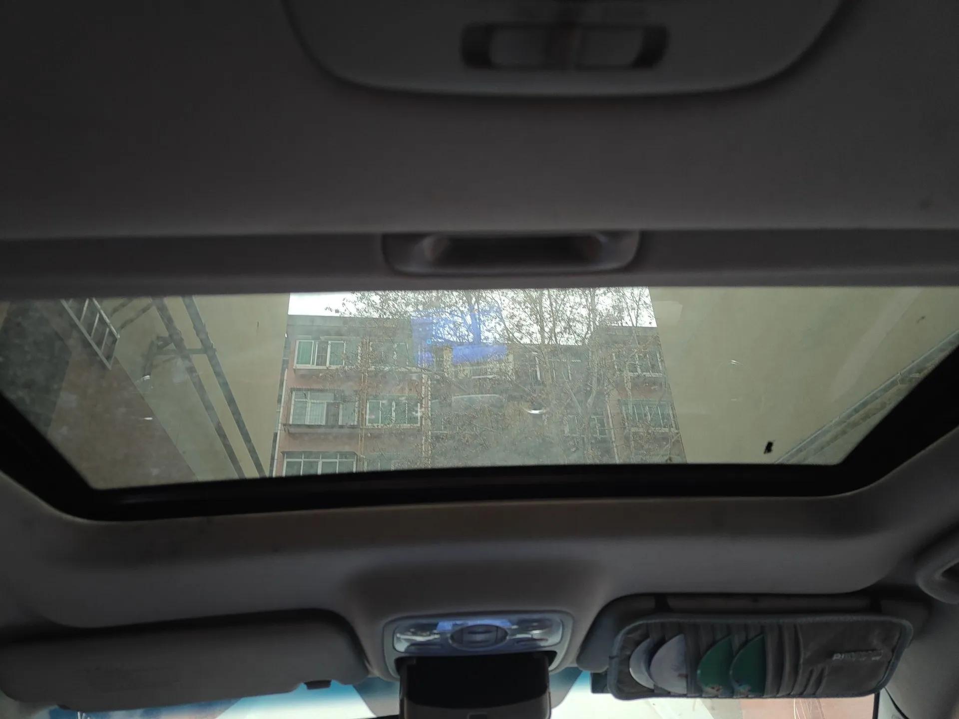 Kia Carens 2011 2.0L 7-Seater Automatic Standard Edition — миниатюра 19