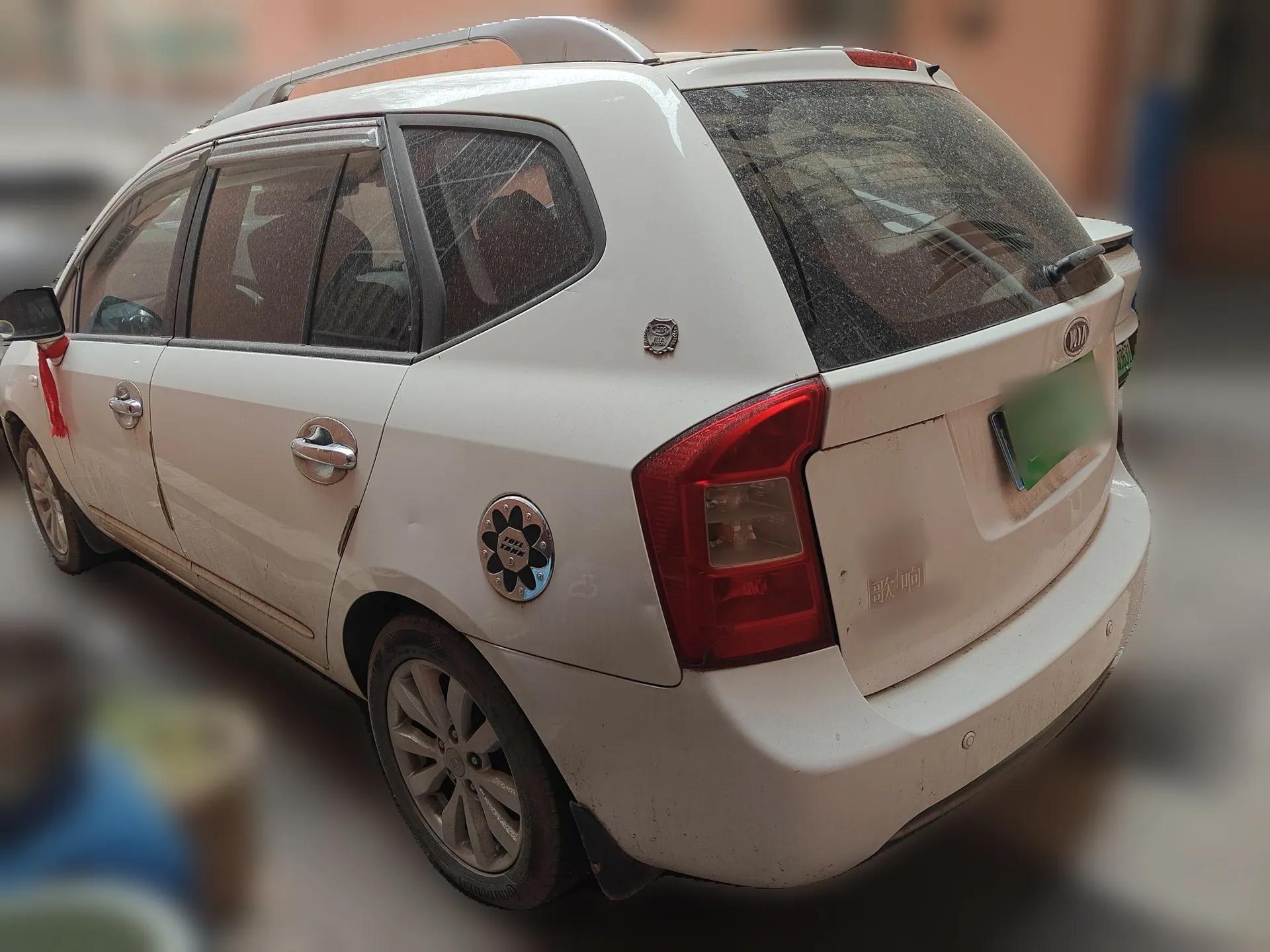 Kia Carens 2011 2.0L 7-Seater Automatic Standard Edition — миниатюра 4