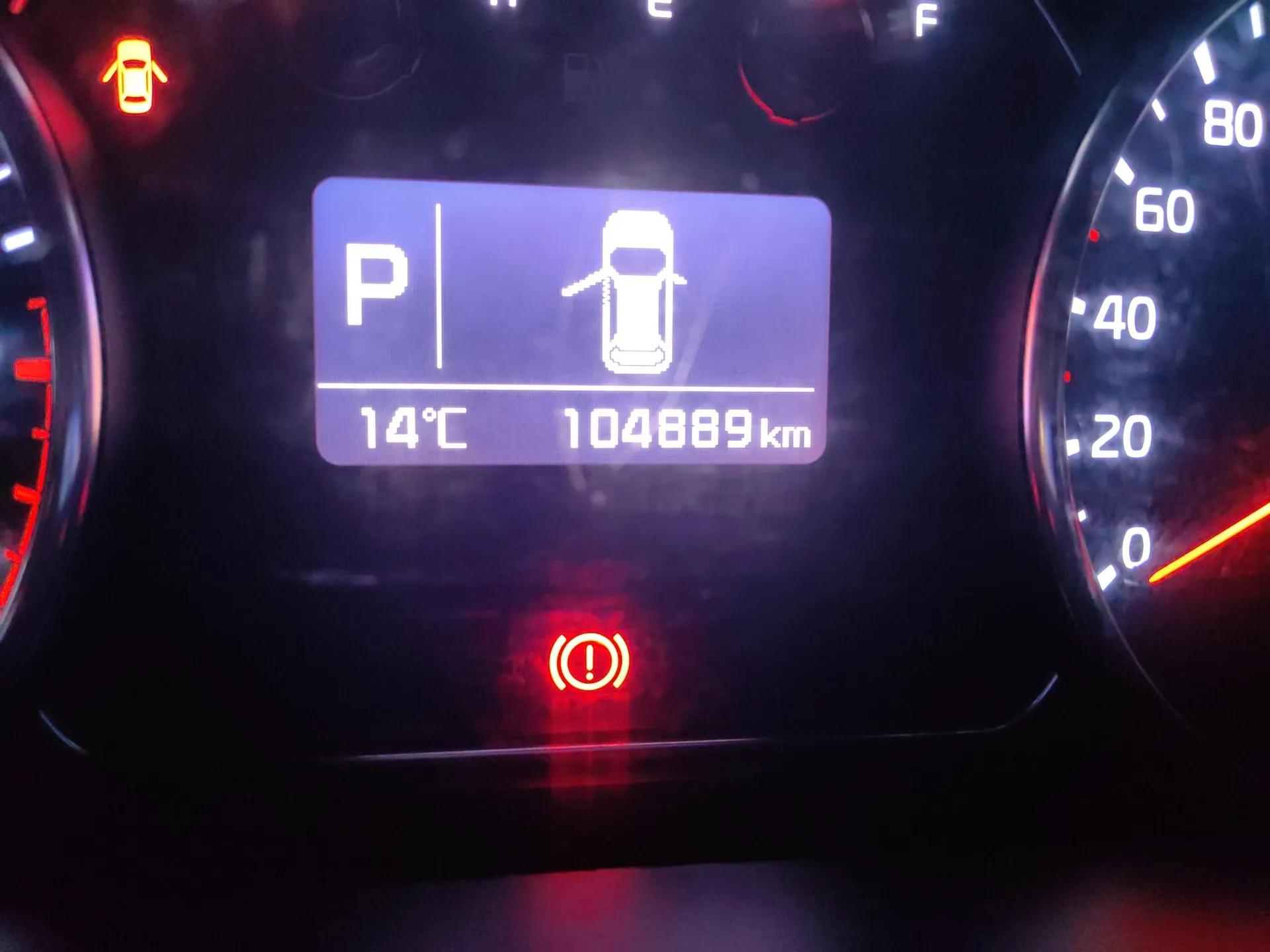 Kia Carens 2013 2.0L 5-Seater Automatic Comfort Version China IV Standard — миниатюра 13