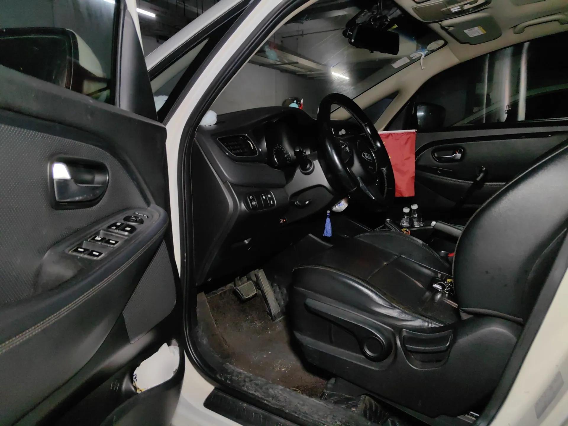 Kia Carens 2013 2.0L 5-Seater Automatic Comfort Version China IV Standard — миниатюра 17