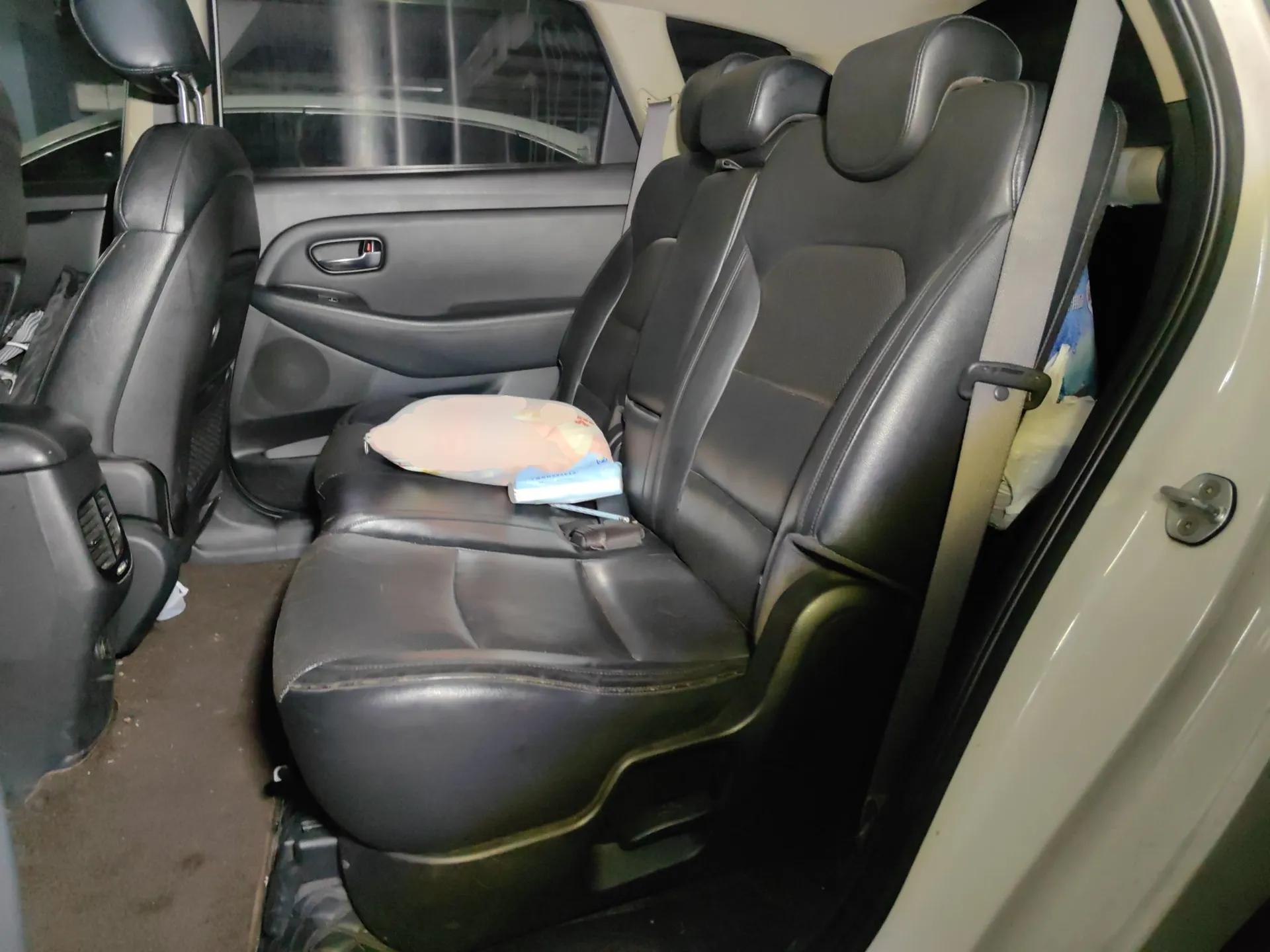 Kia Carens 2013 2.0L 5-Seater Automatic Comfort Version China IV Standard — миниатюра 18