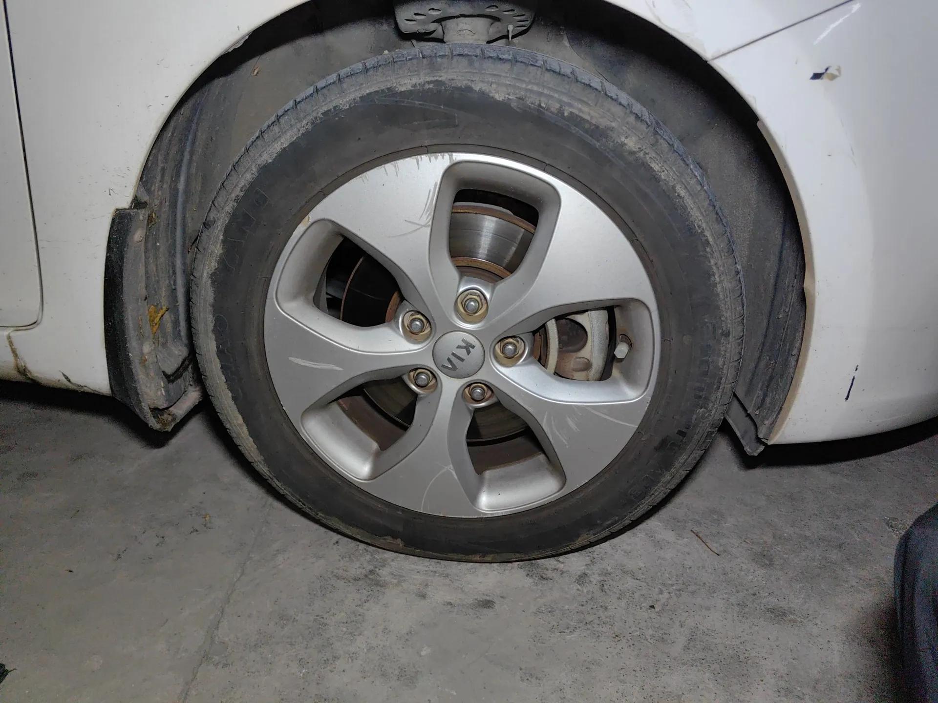 Kia Carens 2013 2.0L 5-Seater Automatic Comfort Version China IV Standard — миниатюра 8