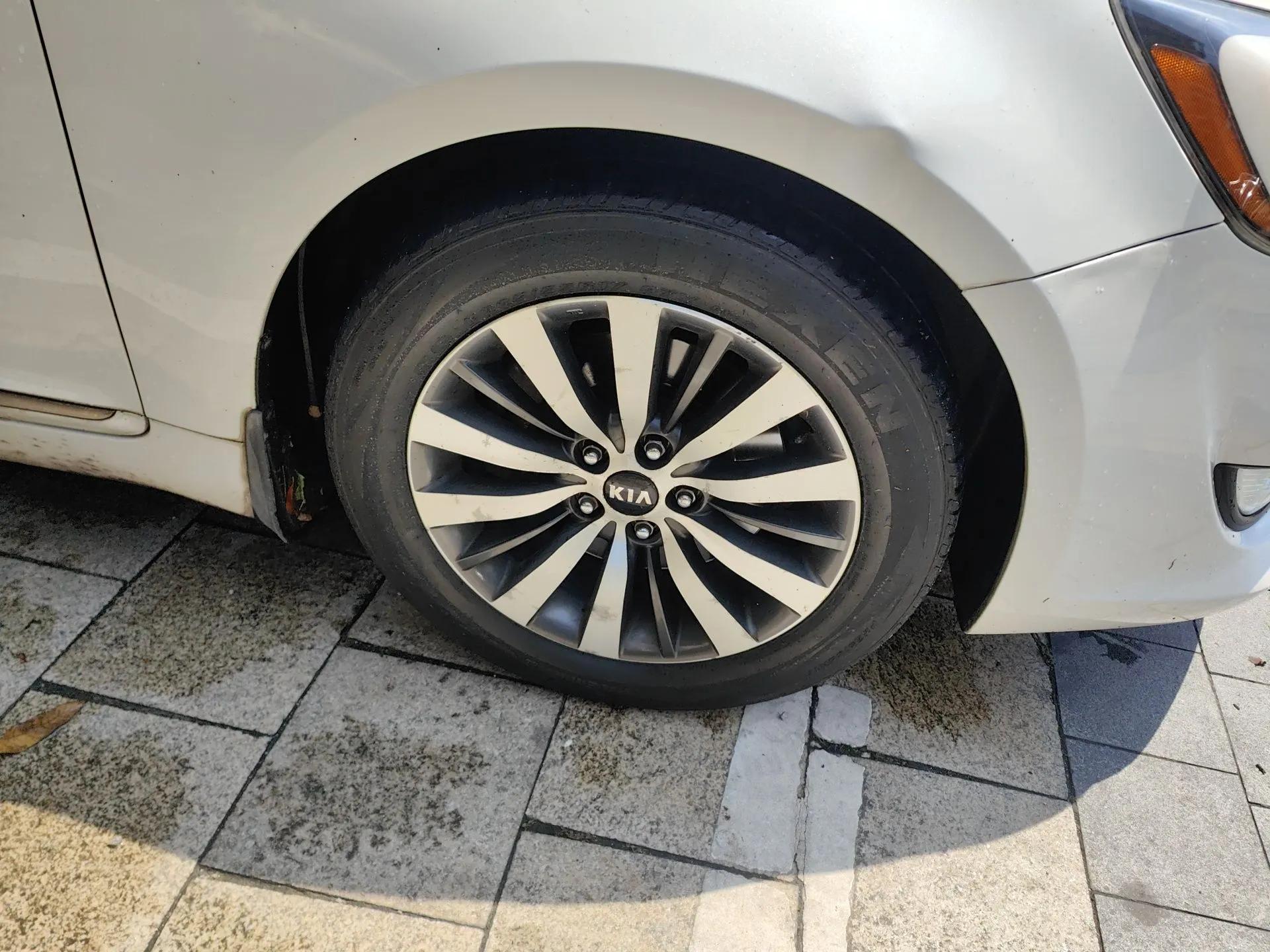 Kia Cadenza 2012 2.4L Luxury Version — миниатюра 8
