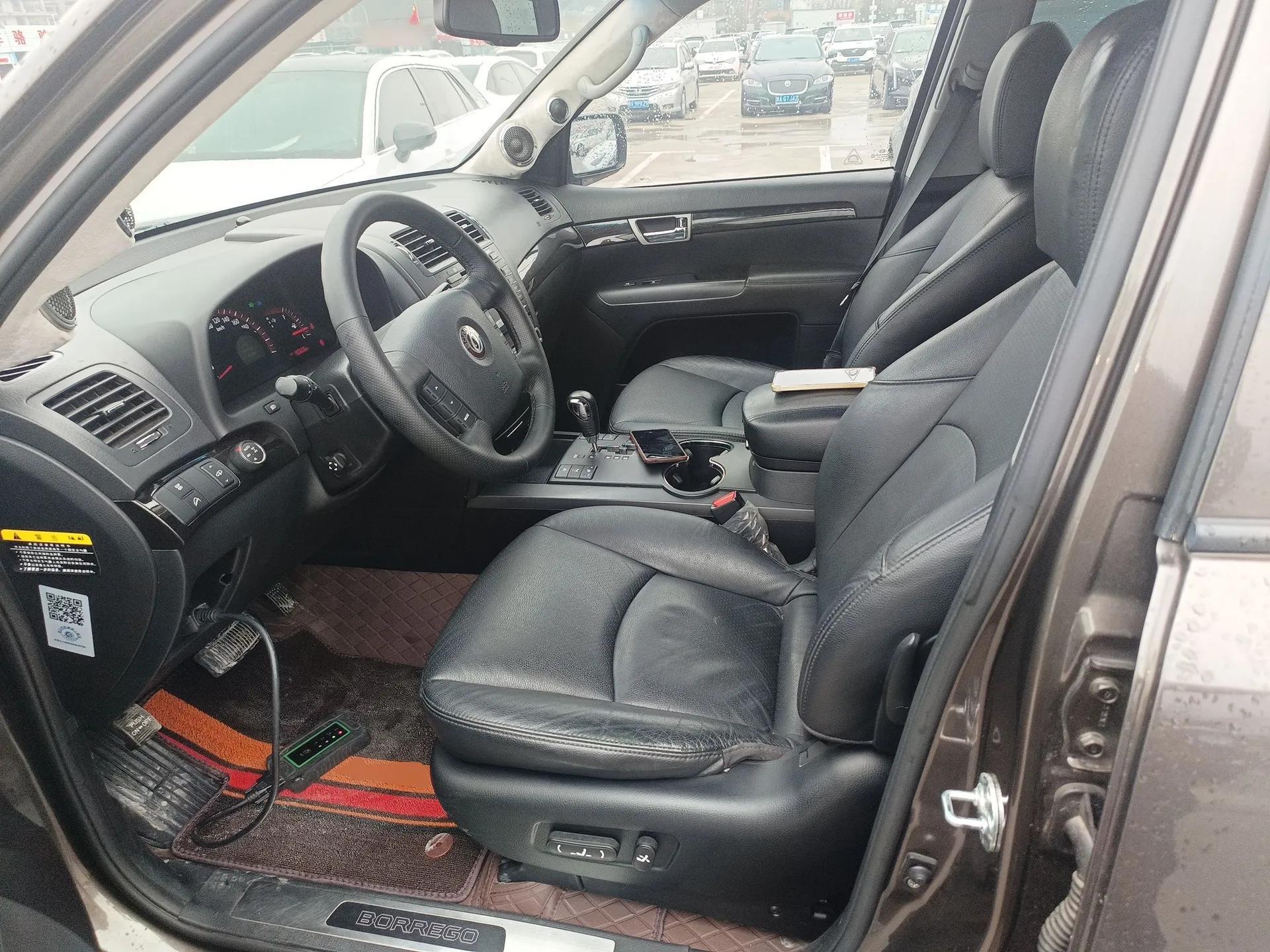 Kia Borrego 2015 3.8L Luxury Edition China IV — миниатюра 17