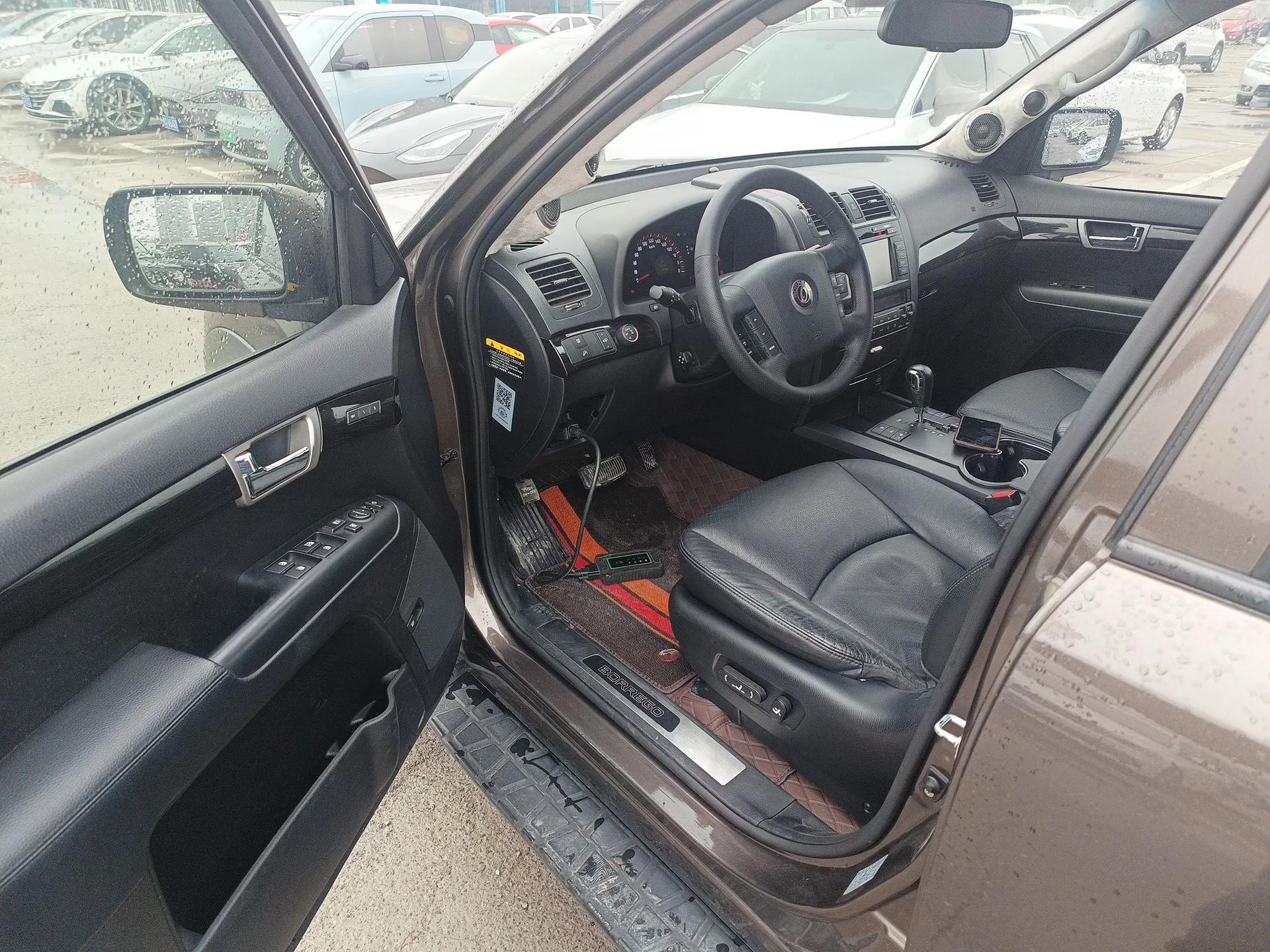 Kia Borrego 2015 3.8L Luxury Edition China IV — миниатюра 18