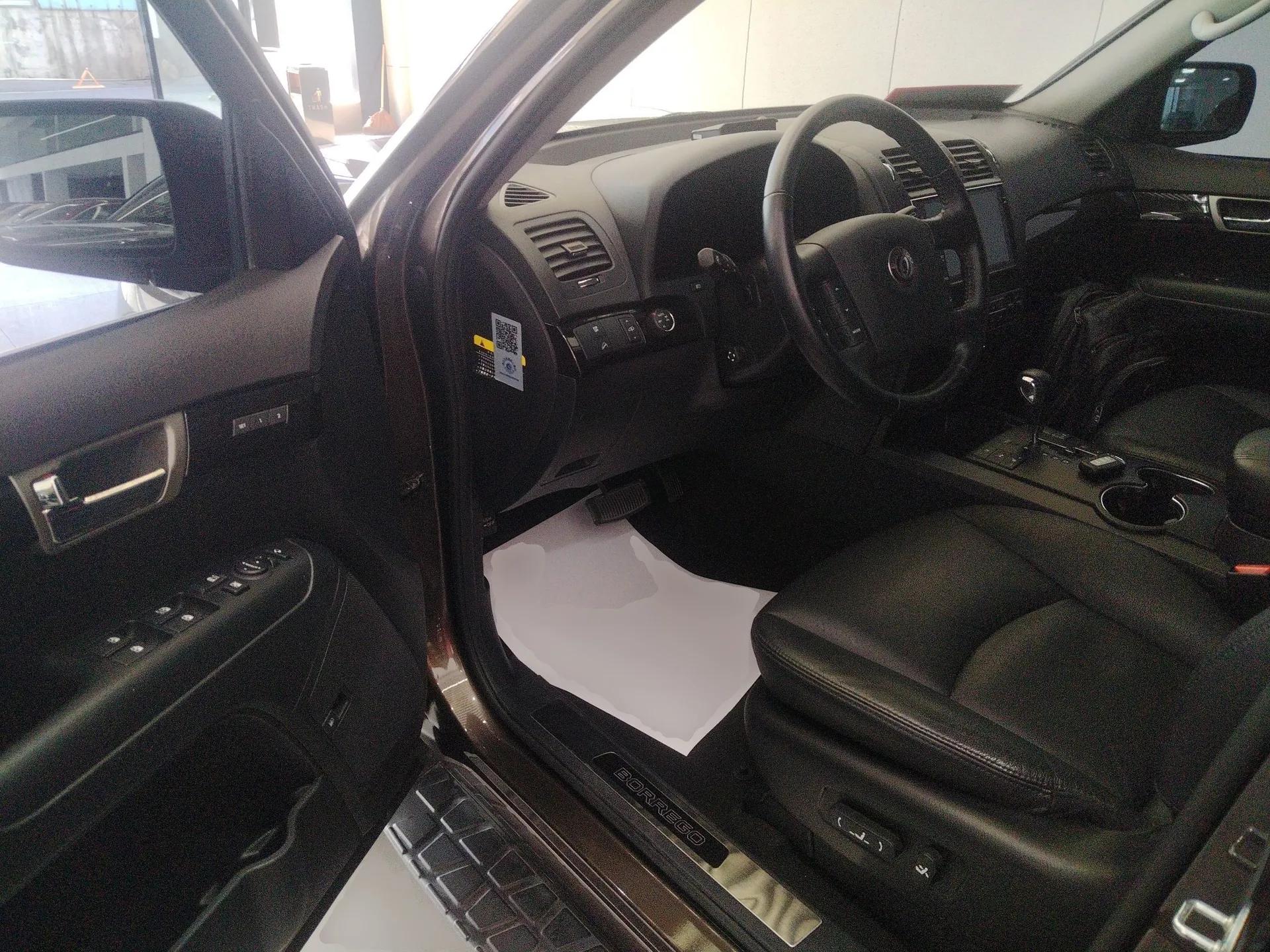 Kia Borrego 2015 3.8L Luxury Edition China IV — миниатюра 21