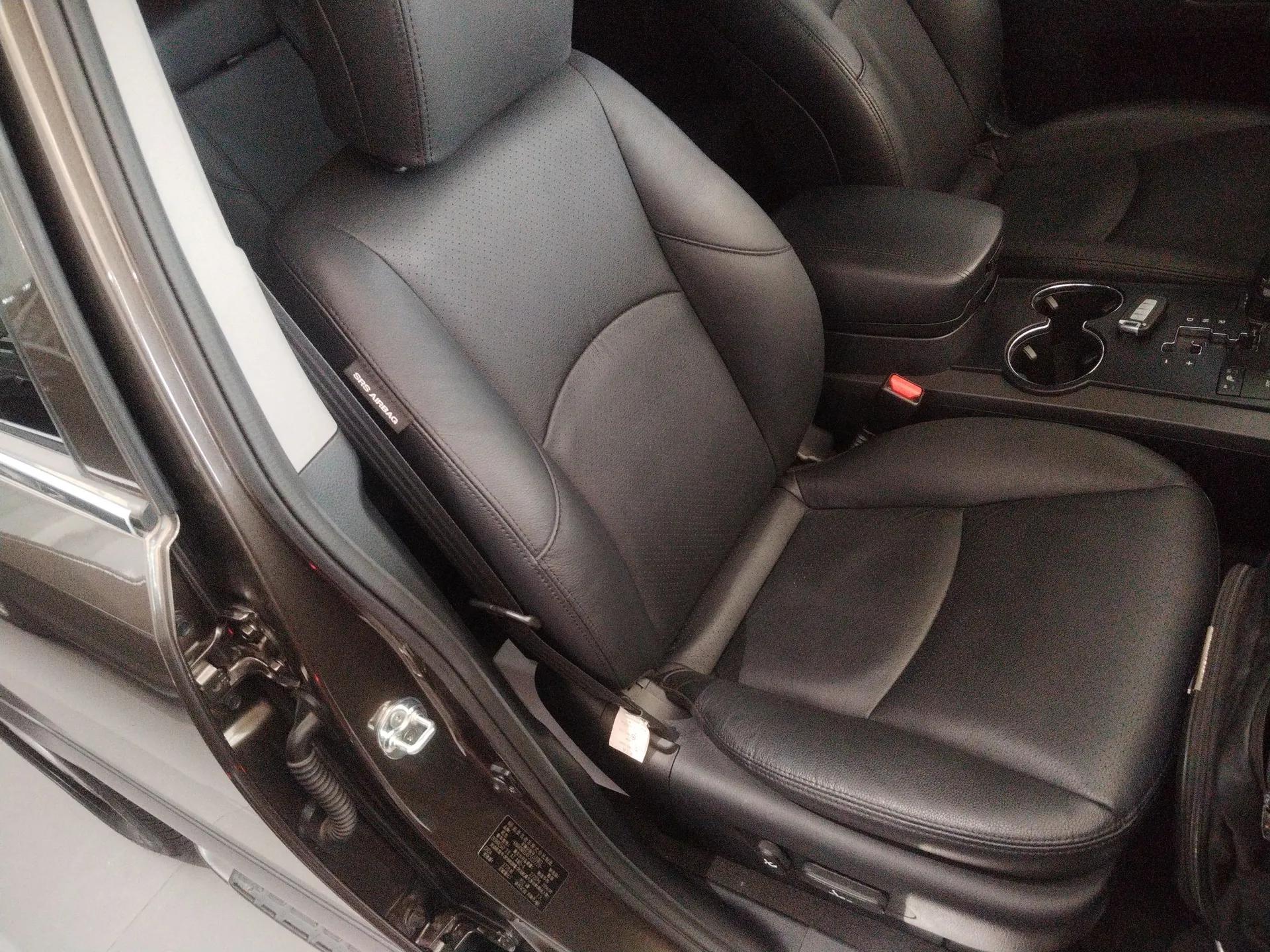 Kia Borrego 2015 3.8L Luxury Edition China IV — миниатюра 23