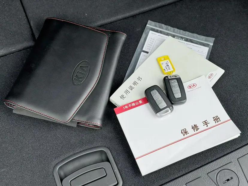 Kia Borrego 2015 3.8L Luxury Edition China IV — миниатюра 12