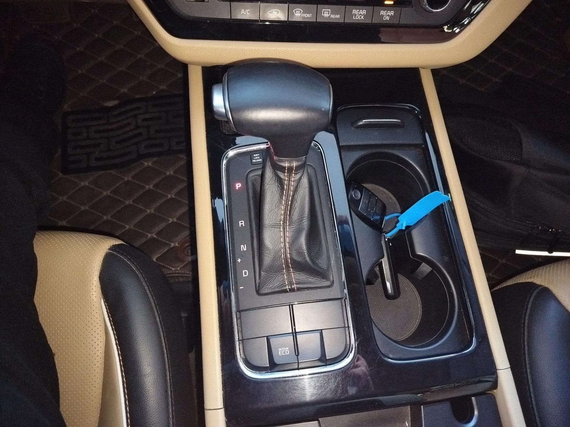 Kia Carnival 2015 3.3 GDI Luxury Edition China V Standard — миниатюра 12