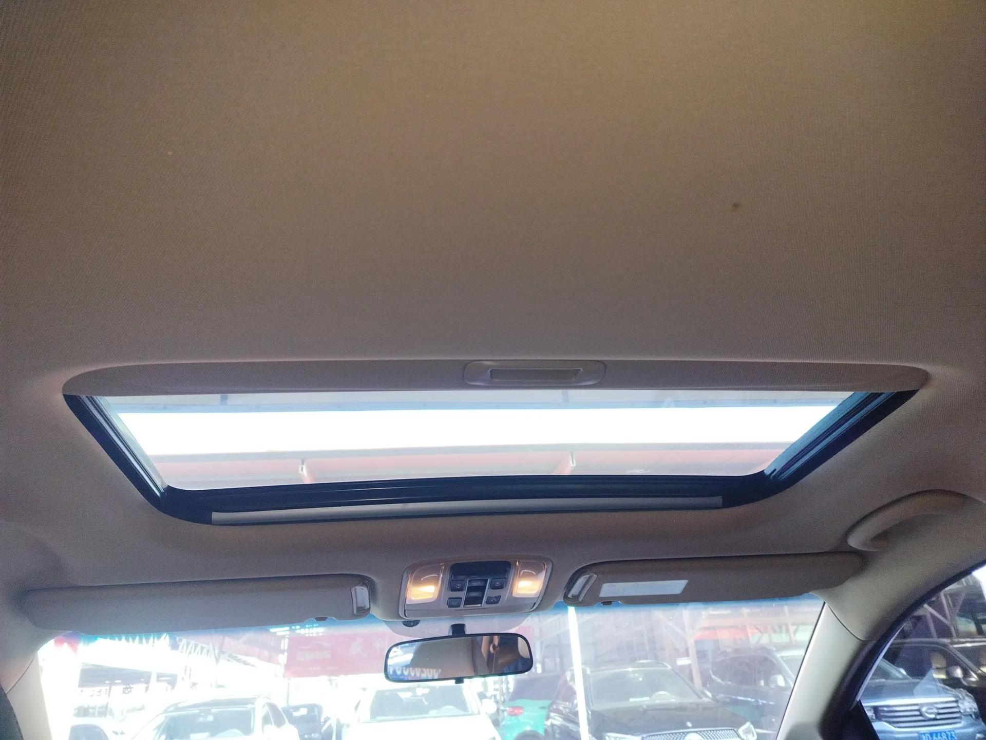 Kia Carnival 2015 3.3 GDI Luxury Edition China V Standard — миниатюра 14