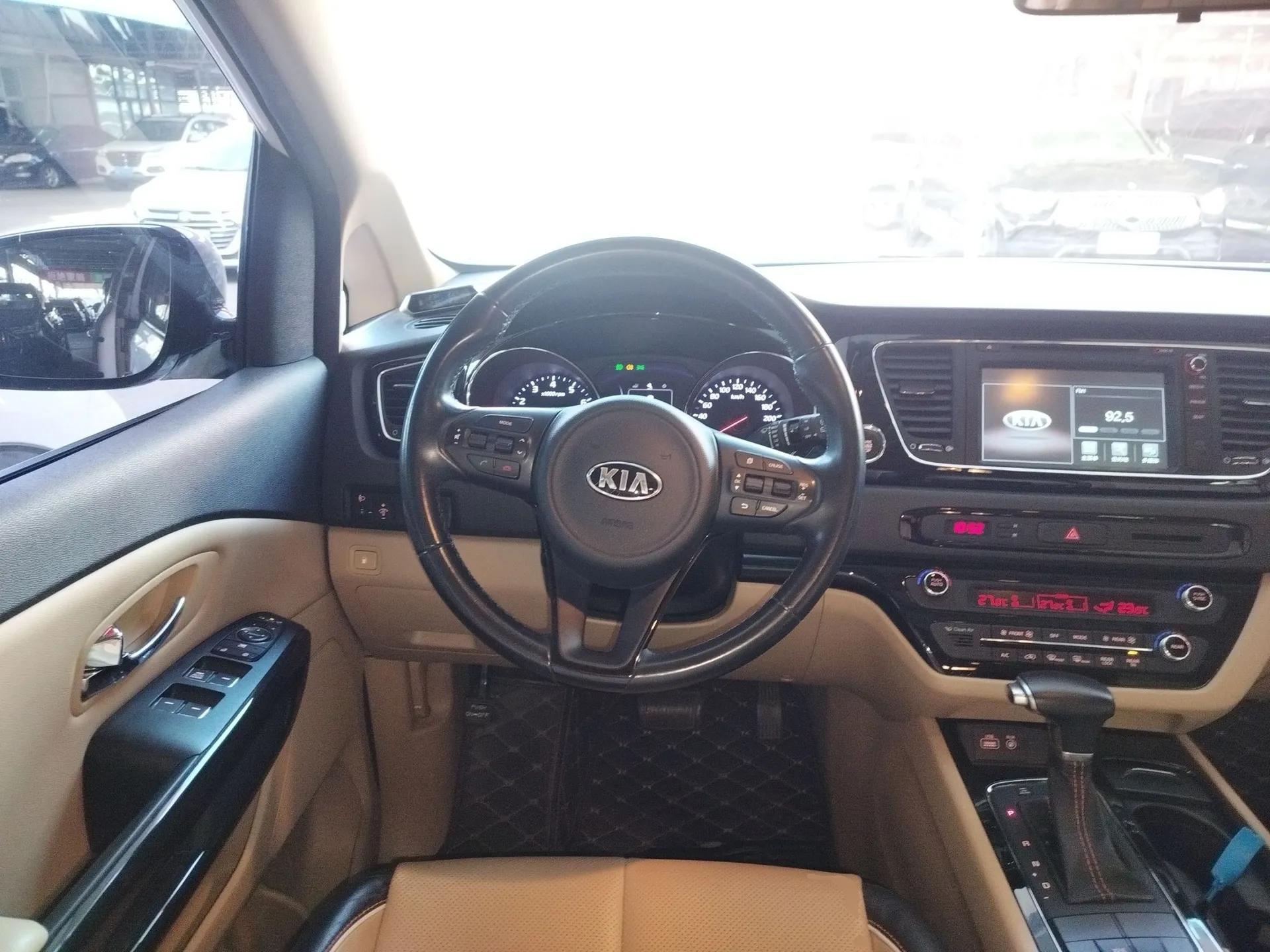 Kia Carnival 2015 3.3 GDI Luxury Edition China V Standard — миниатюра 9