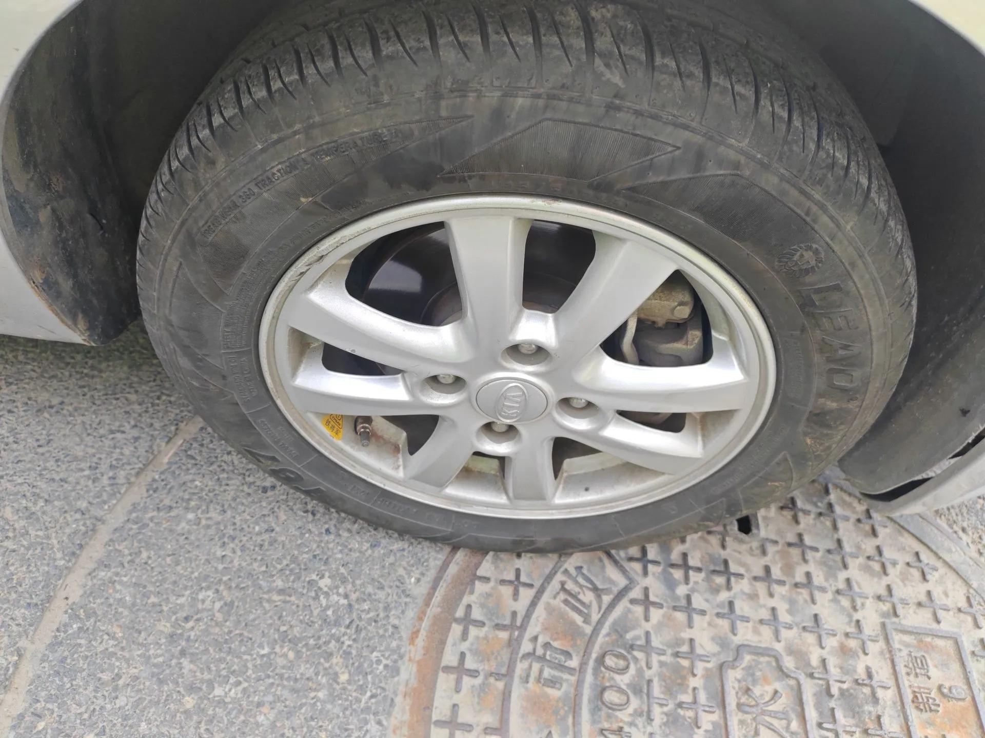 Kia Cerato 2012 1.6L MT GL — миниатюра 8