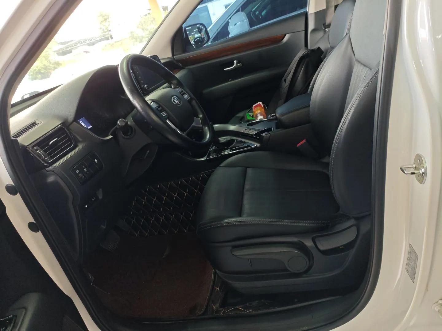 Kia KX7 2017 2.0L Automatic 2WD GLS 5-Seater — миниатюра 17