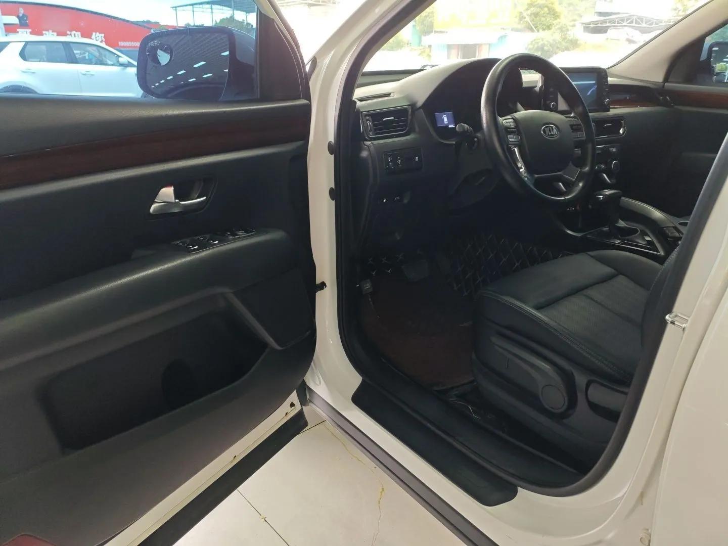 Kia KX7 2017 2.0L Automatic 2WD GLS 5-Seater — миниатюра 18