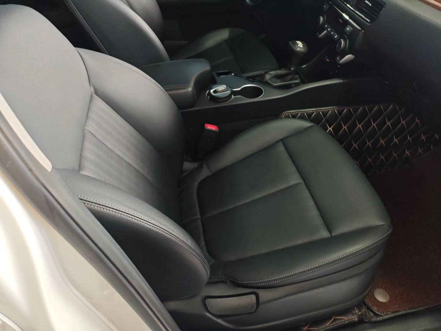 Kia KX7 2017 2.0L Automatic 2WD GLS 5-Seater — миниатюра 23