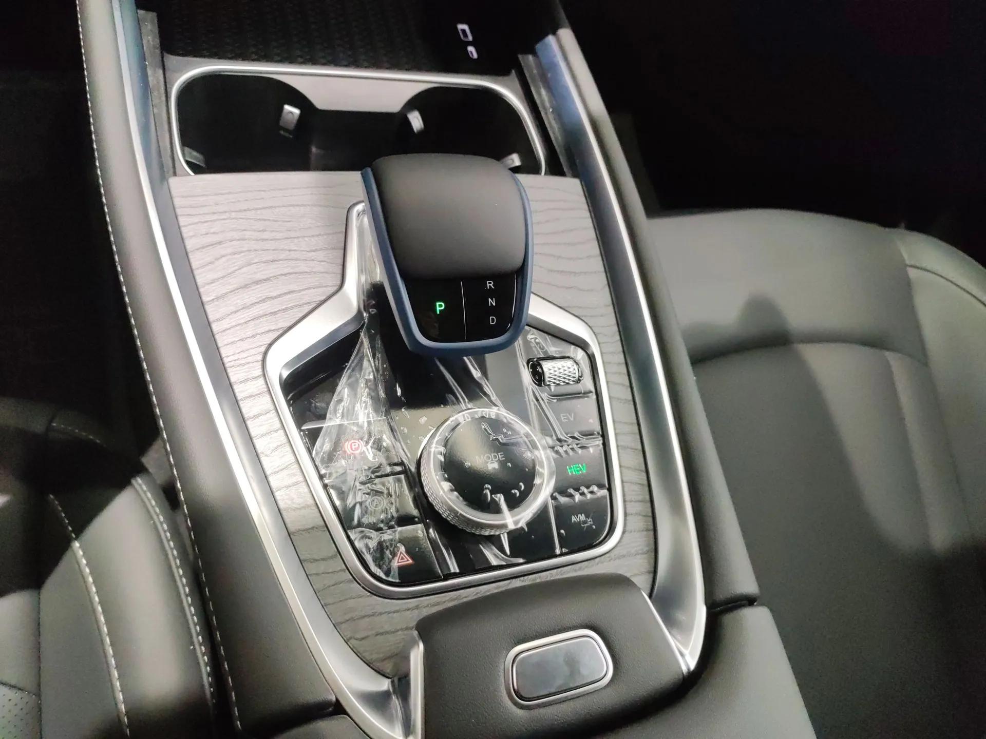 Chery Tiggo 8 PRO New Energy 2024 1.5T 100km XinChen Edition — миниатюра 16