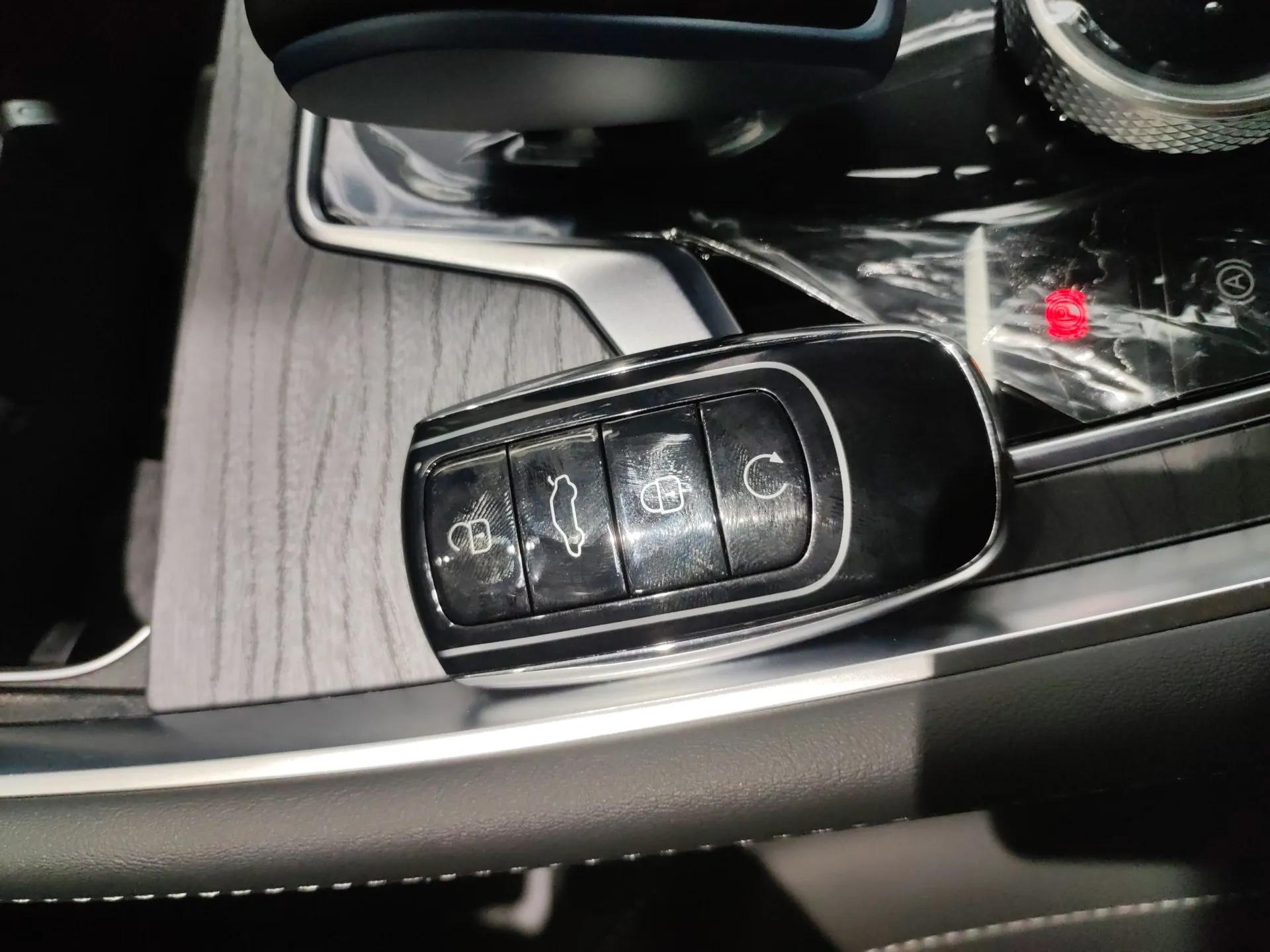 Chery Tiggo 8 PRO New Energy 2024 1.5T 100km XinChen Edition — миниатюра 22