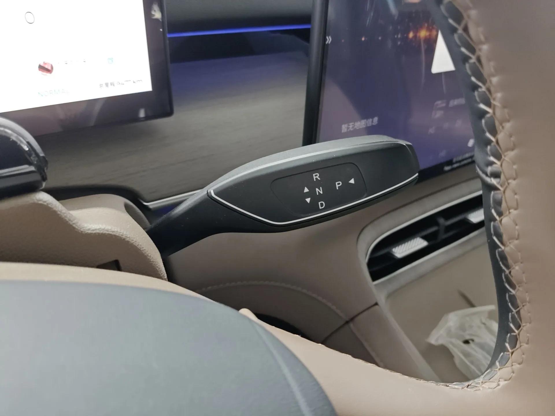 Chery Tiggo 8 PLUS C-DM 2025 1.5T 116 km Prestige Version 5 Seats — миниатюра 17