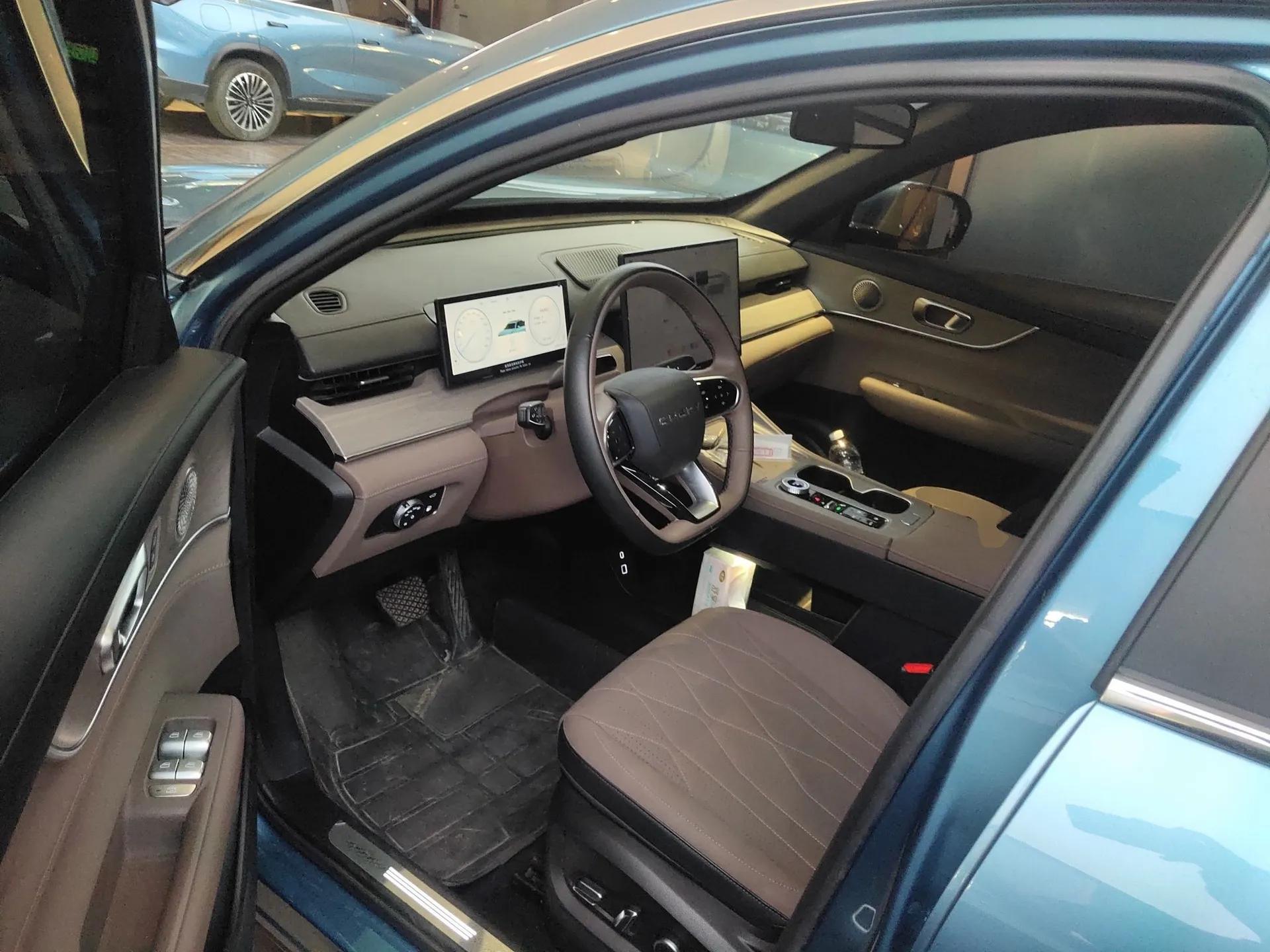 Chery Tiggo 8 PLUS C-DM 2025 1.5T 116 km Prestige Version 5 Seats — миниатюра 18