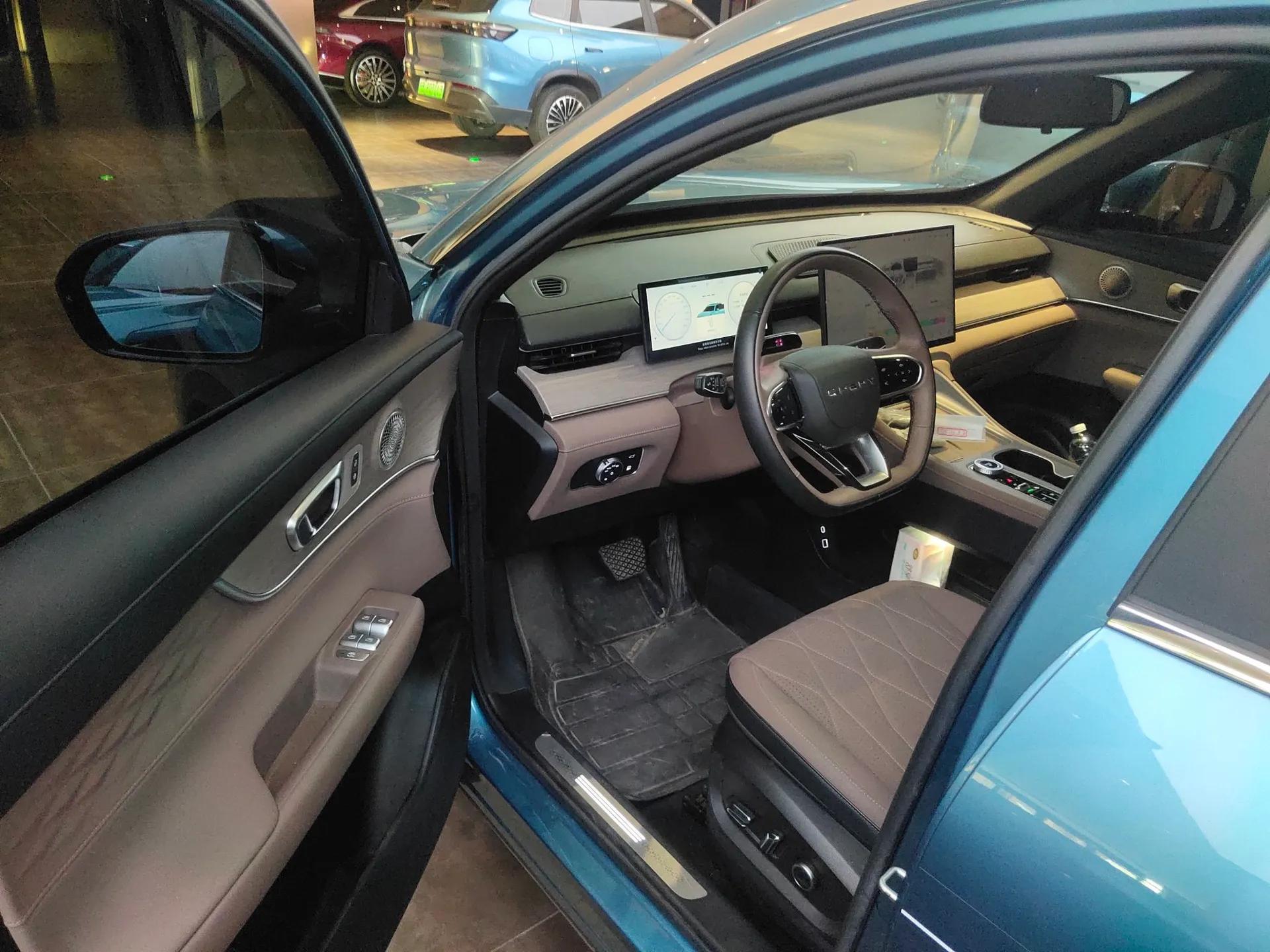 Chery Tiggo 8 PLUS C-DM 2025 1.5T 116 km Prestige Version 5 Seats — миниатюра 19