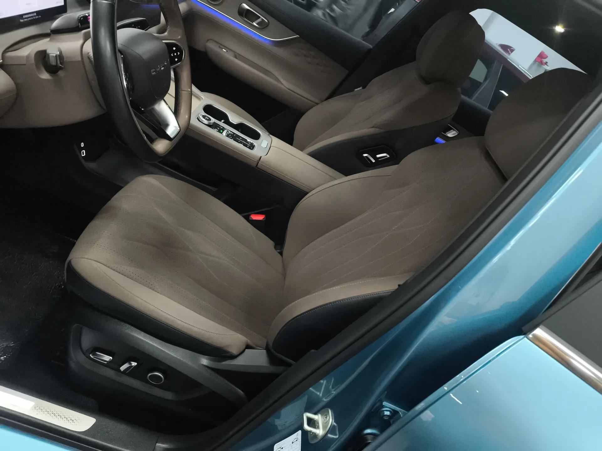 Chery Tiggo 8 PLUS C-DM 2025 1.5T 116 km Prestige Version 5 Seats — миниатюра 18
